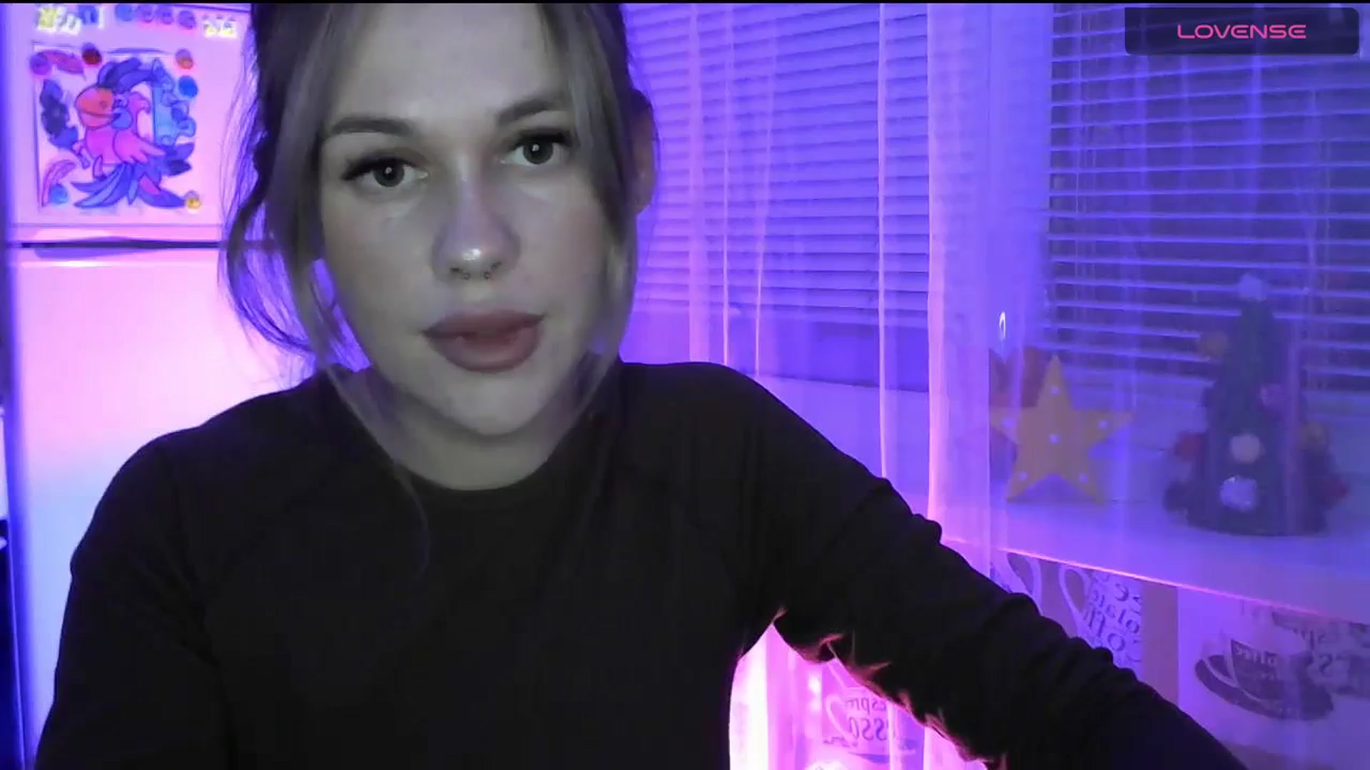 Gallery image thumbnail from Ellixr's myfreecams stream on, 12/26/2023, 21:34 image 17 of 20
