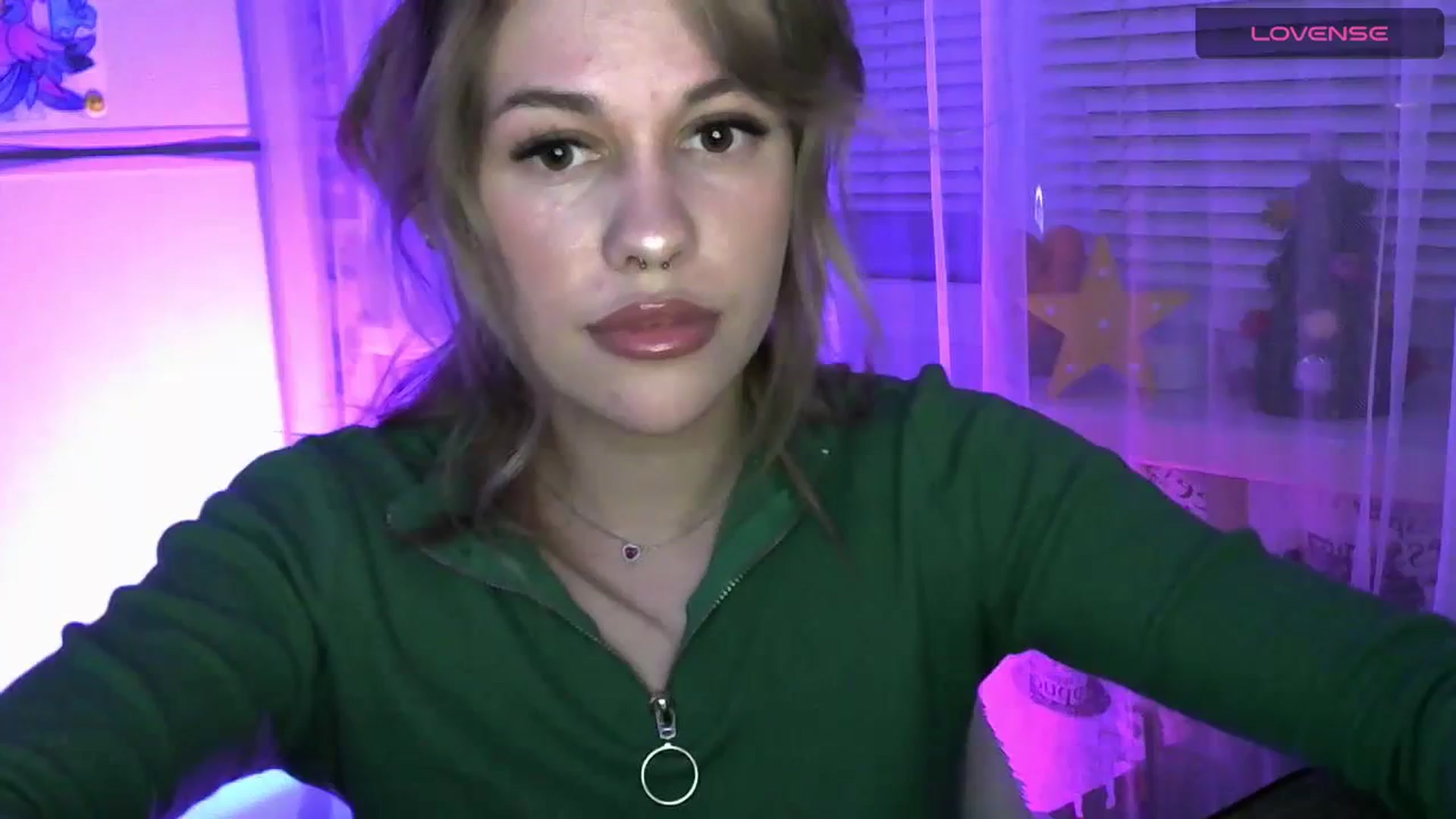 Gallery image thumbnail from Ellixr's myfreecams stream on, 12/28/2023, 21:37 image 17 of 20
