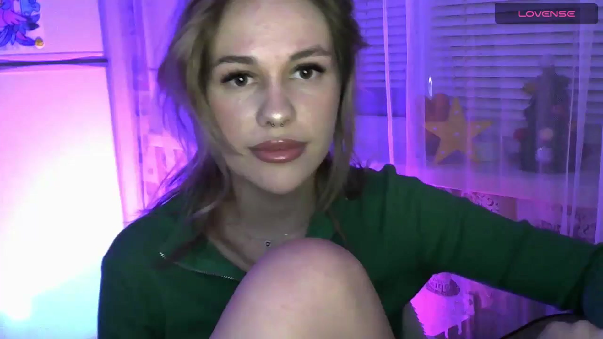 Gallery image thumbnail from Ellixr's myfreecams stream on, 12/28/2023, 21:37 image 18 of 20
