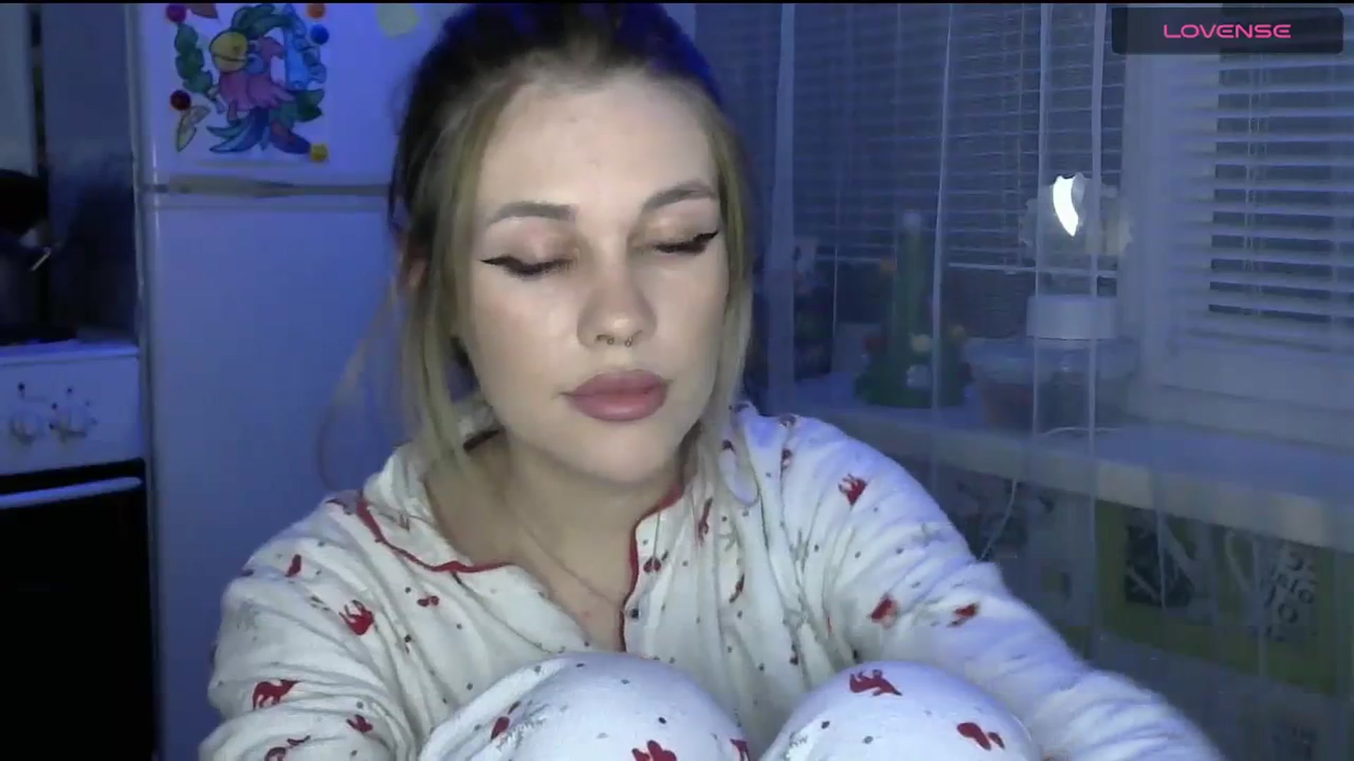 Gallery image thumbnail from Ellixr's myfreecams stream on, 01/02/2024, 20:30 image 12 of 20