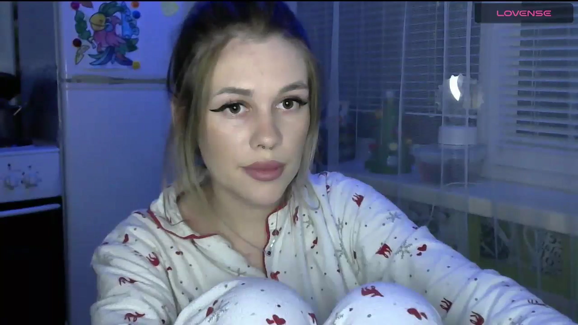 Gallery image thumbnail from Ellixr's myfreecams stream on, 01/02/2024, 20:30 image 14 of 20