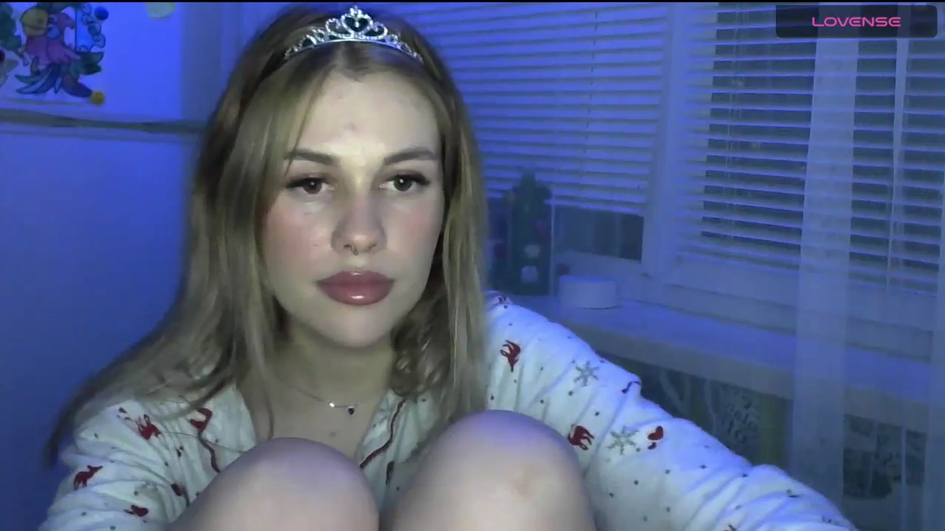 Gallery image thumbnail from Ellixr's myfreecams stream on, 01/03/2024, 21:12 image 11 of 20