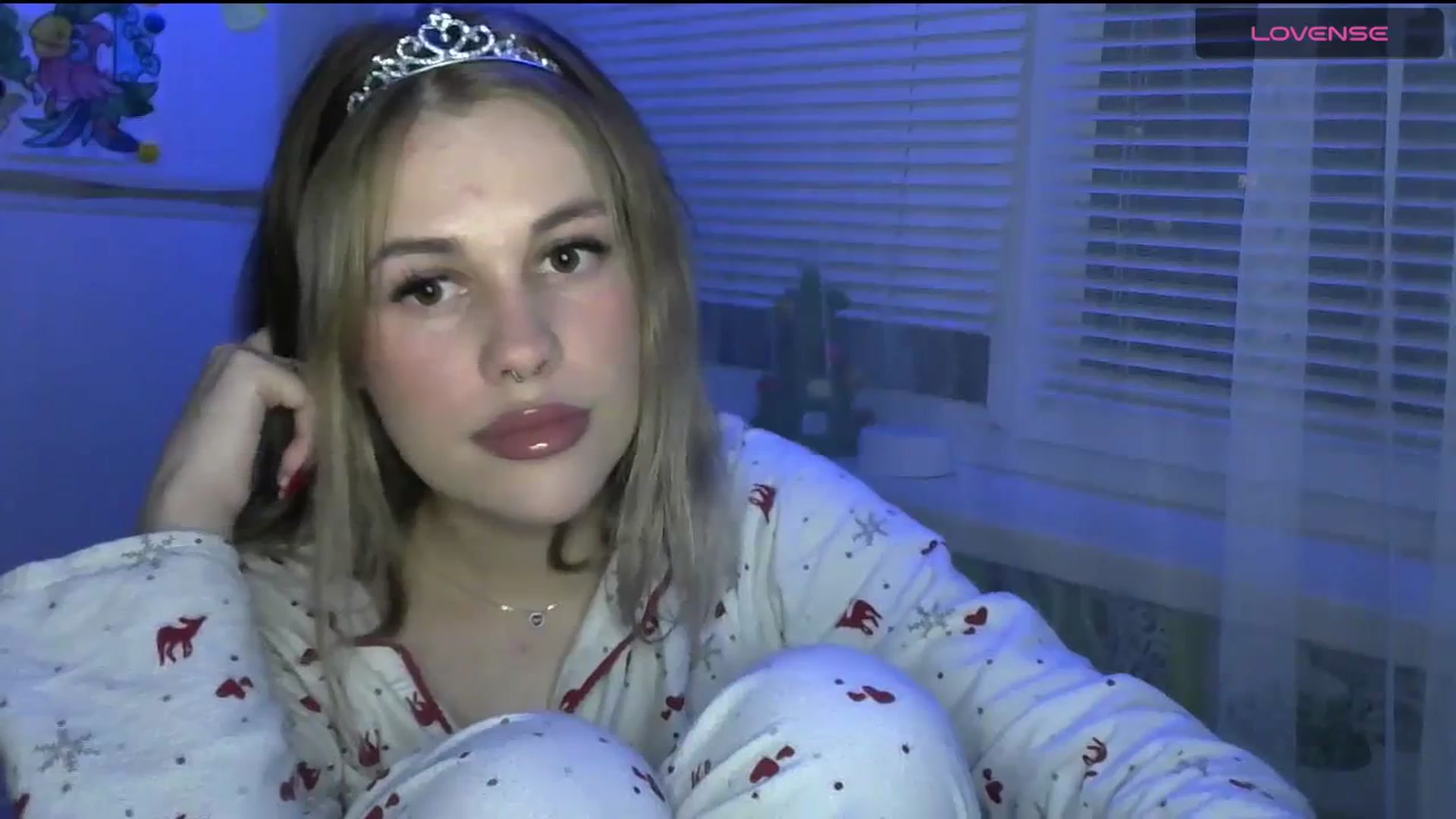 Gallery image thumbnail from Ellixr's myfreecams stream on, 01/03/2024, 21:12 image 3 of 20