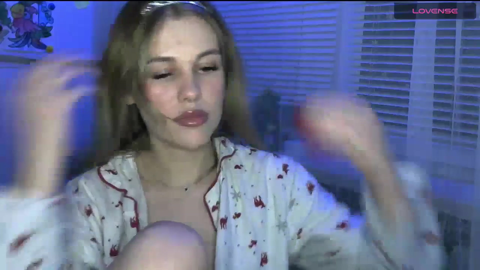 Gallery image thumbnail from Ellixr's myfreecams stream on, 01/03/2024, 21:12 image 13 of 20