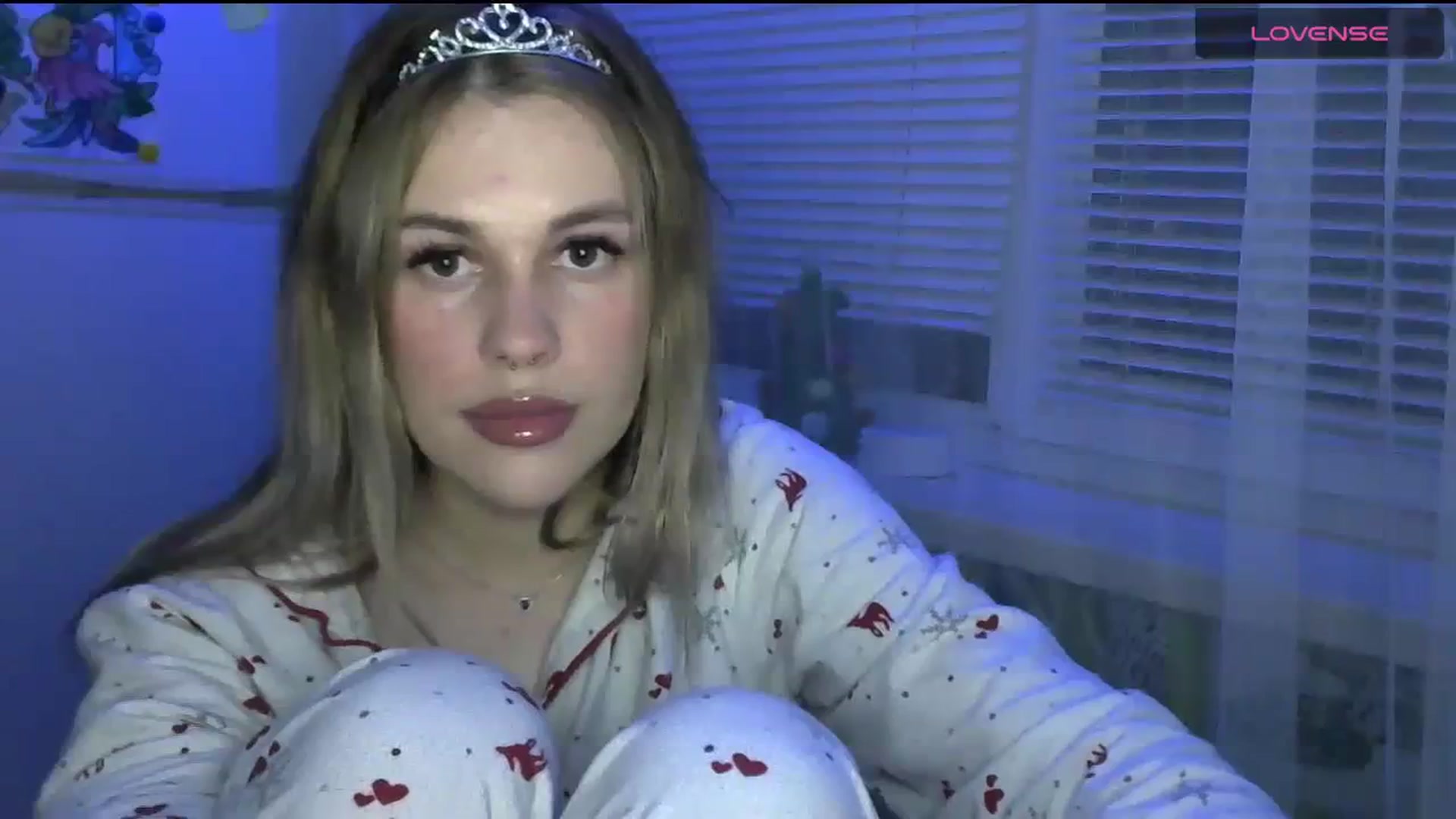 Gallery image thumbnail from Ellixr's myfreecams stream on, 01/03/2024, 21:12 image 2 of 20