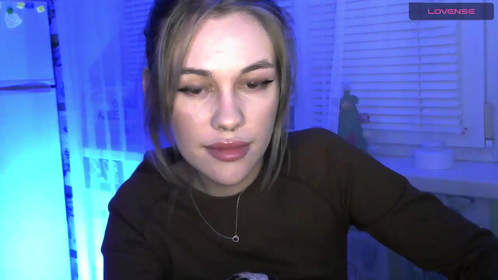 Gallery image thumbnail from Ellixr's myfreecams stream on, 01/07/2024, 21:38 image 16 of 20