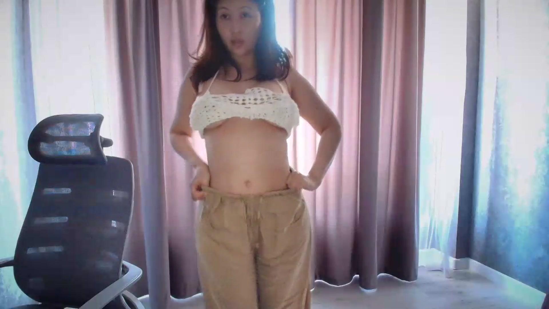 Gallery image thumbnail from Ellle's myfreecams stream on, 07/27/2026, 04:34 image 2 of 20