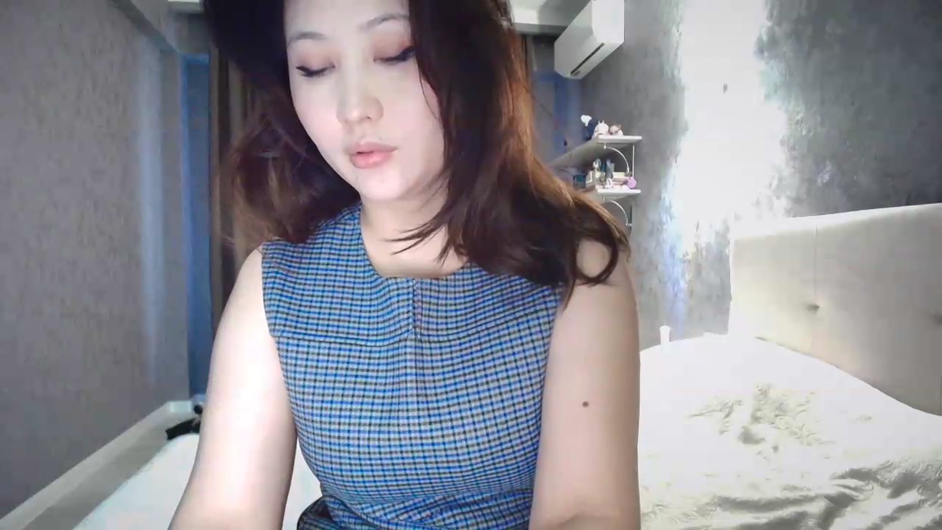 Gallery image thumbnail from Ellle's myfreecams stream on, 09/05/2026, 13:30 image 18 of 20