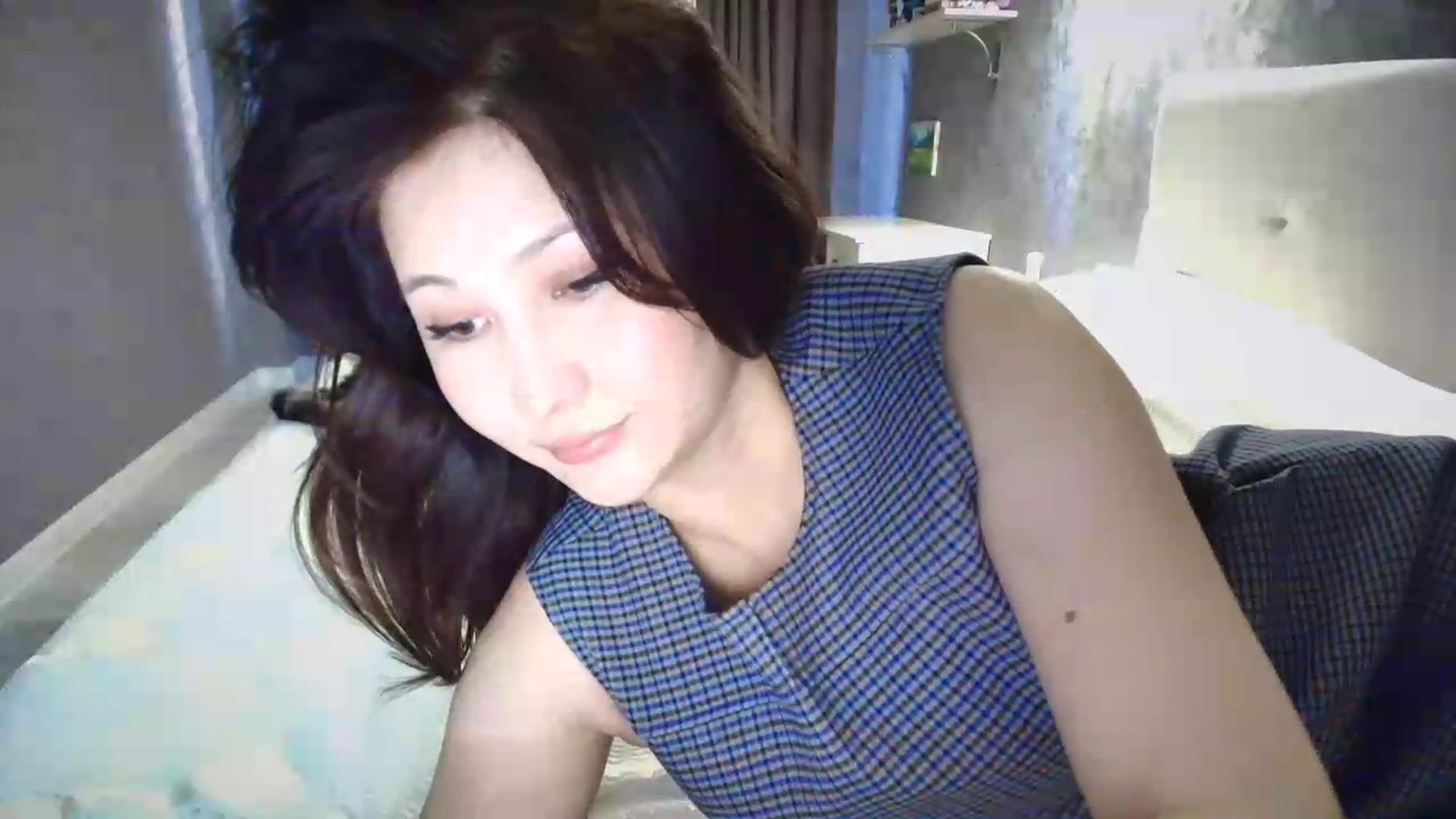 Gallery image thumbnail from Ellle's myfreecams stream on, 09/05/2026, 13:30 image 10 of 20