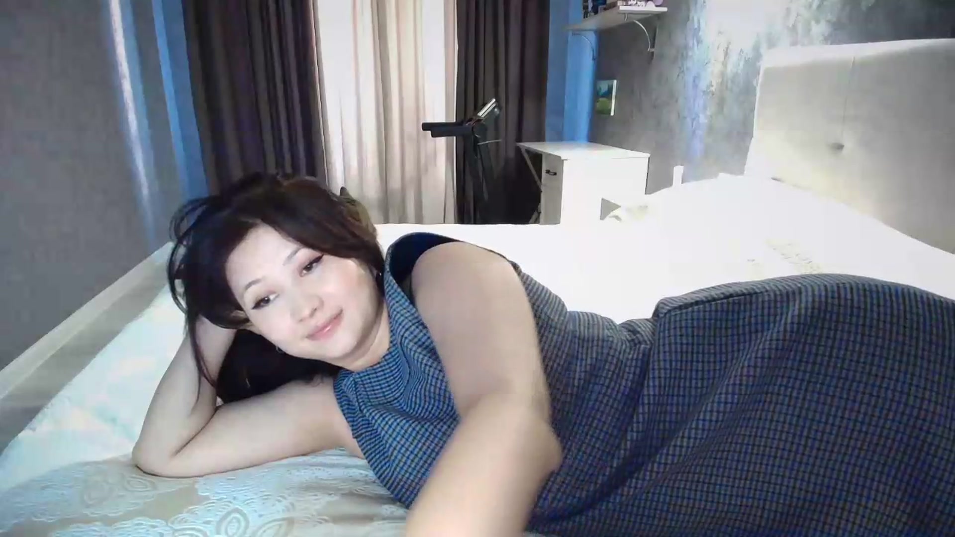Gallery image thumbnail from Ellle's myfreecams stream on, 09/05/2026, 13:30 image 9 of 20