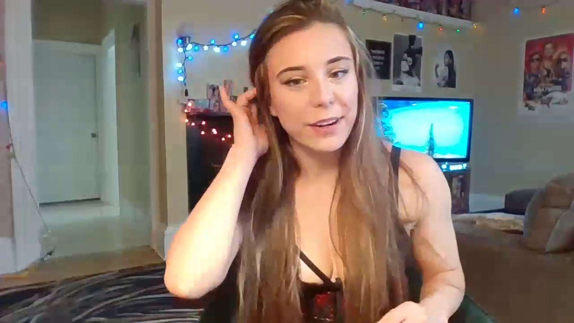 Gallery image thumbnail from EllyBunnie's myfreecams stream on, 03/16/2023, 17:16 image 16 of 20