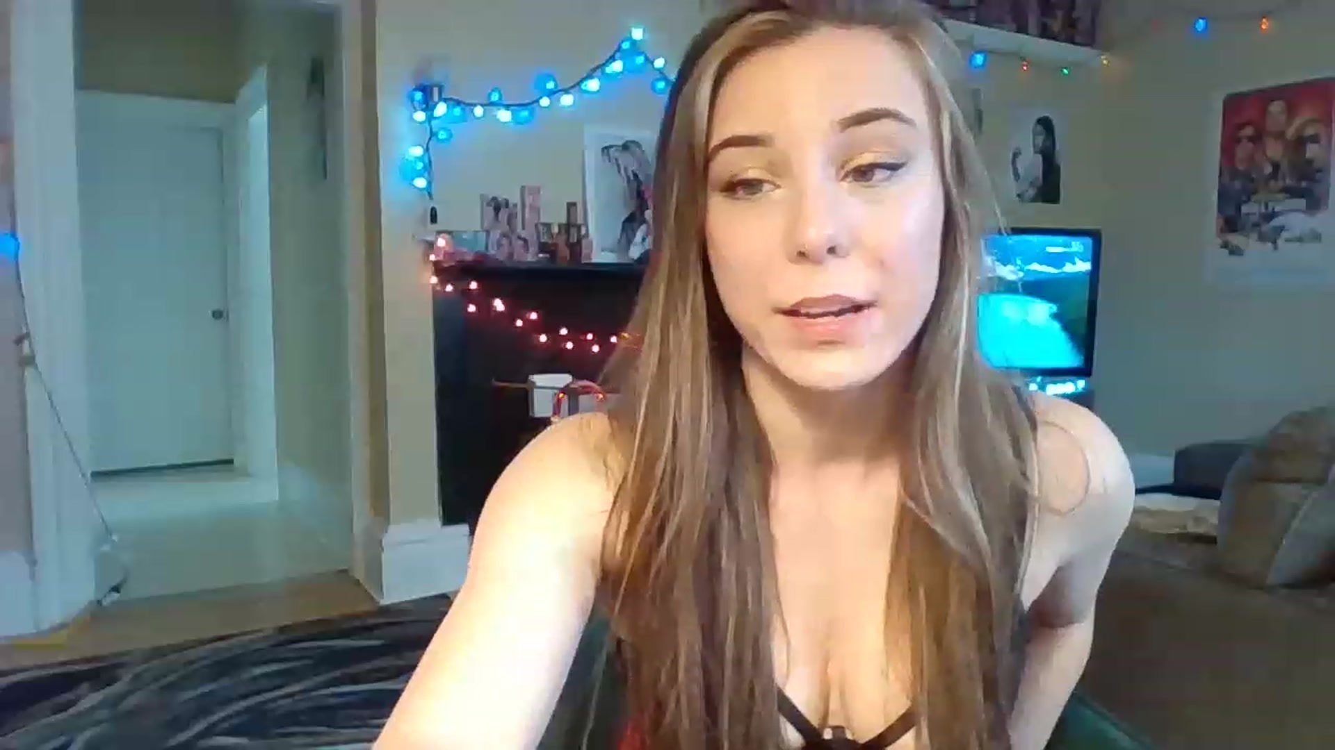 Gallery image thumbnail from EllyBunnie's myfreecams stream on, 03/16/2023, 17:16 image 17 of 20