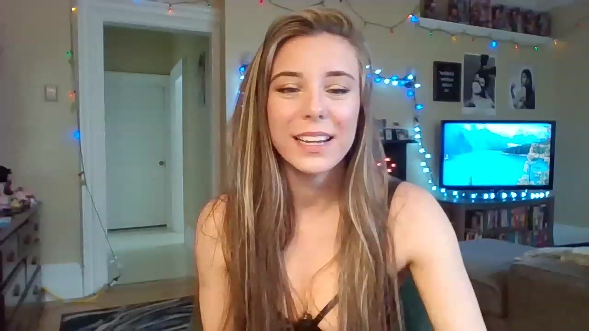 Gallery image thumbnail from EllyBunnie's myfreecams stream on, 03/16/2023, 18:15 image 3 of 20