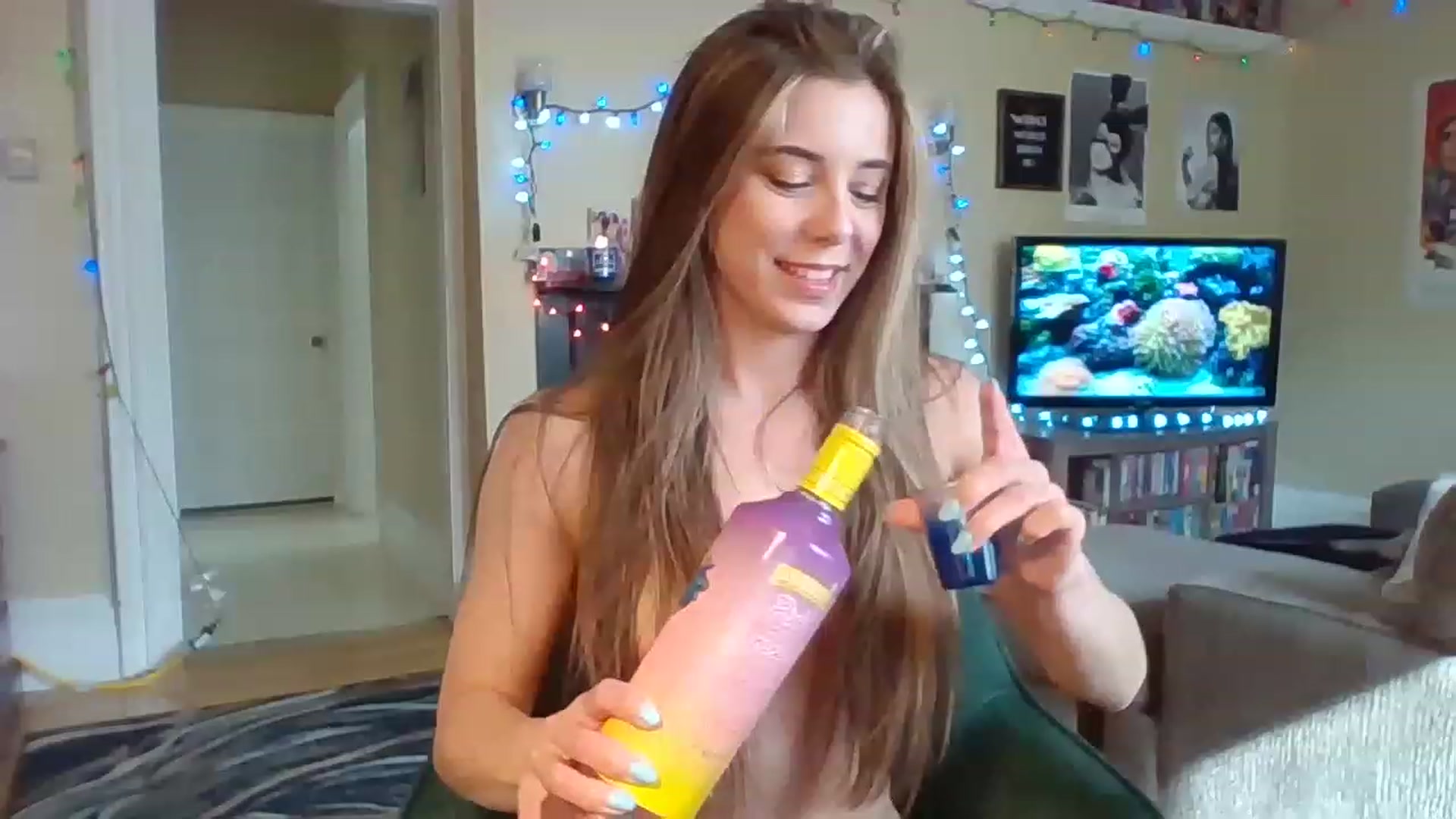 Gallery image thumbnail from EllyBunnie's myfreecams stream on, 03/21/2023, 19:51 image 11 of 20
