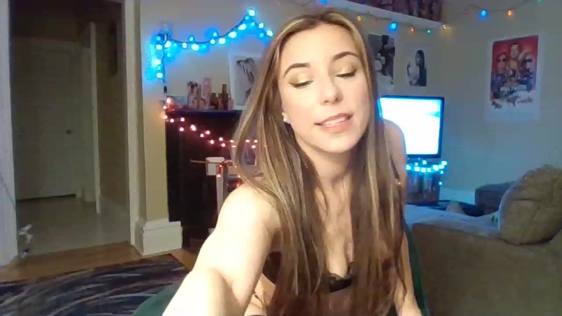 Gallery image thumbnail from EllyBunnie's myfreecams stream on, 03/23/2023, 03:01 image 8 of 20