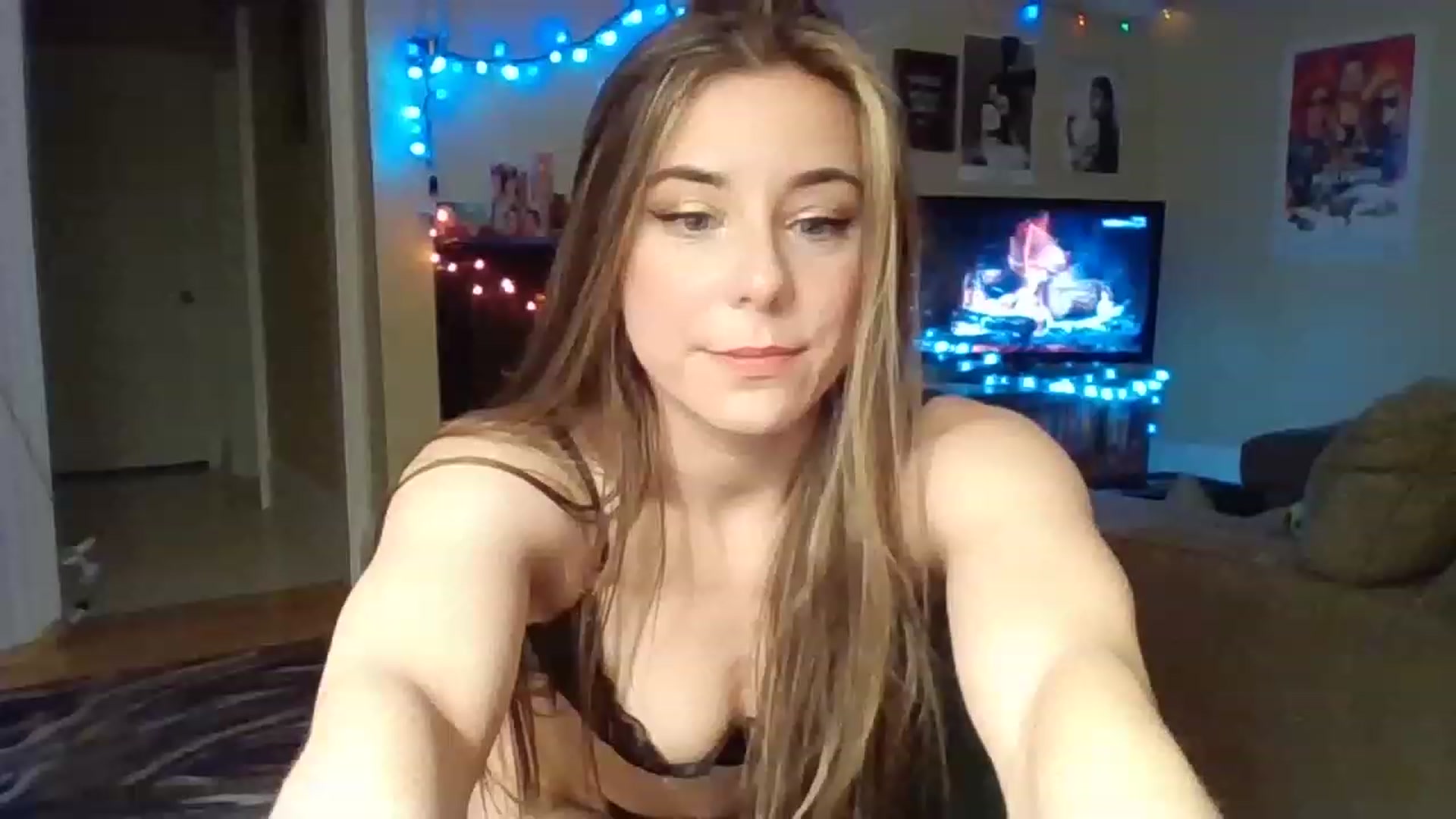 Gallery image thumbnail from EllyBunnie's myfreecams stream on, 03/23/2023, 04:03 image 11 of 20