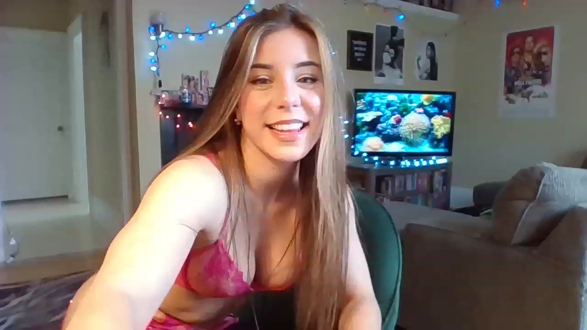 Gallery image thumbnail from EllyBunnie's myfreecams stream on, 03/27/2023, 15:23 image 18 of 20