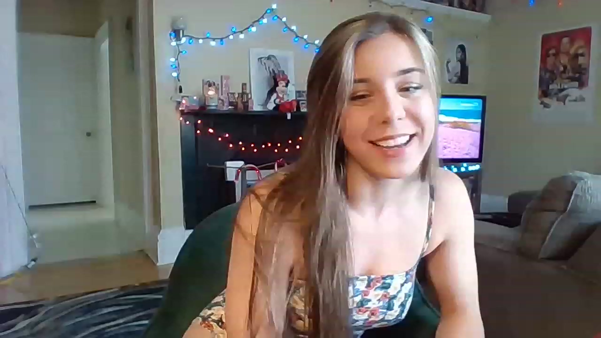 Gallery image thumbnail from EllyBunnie's myfreecams stream on, 04/03/2023, 16:34 image 4 of 20