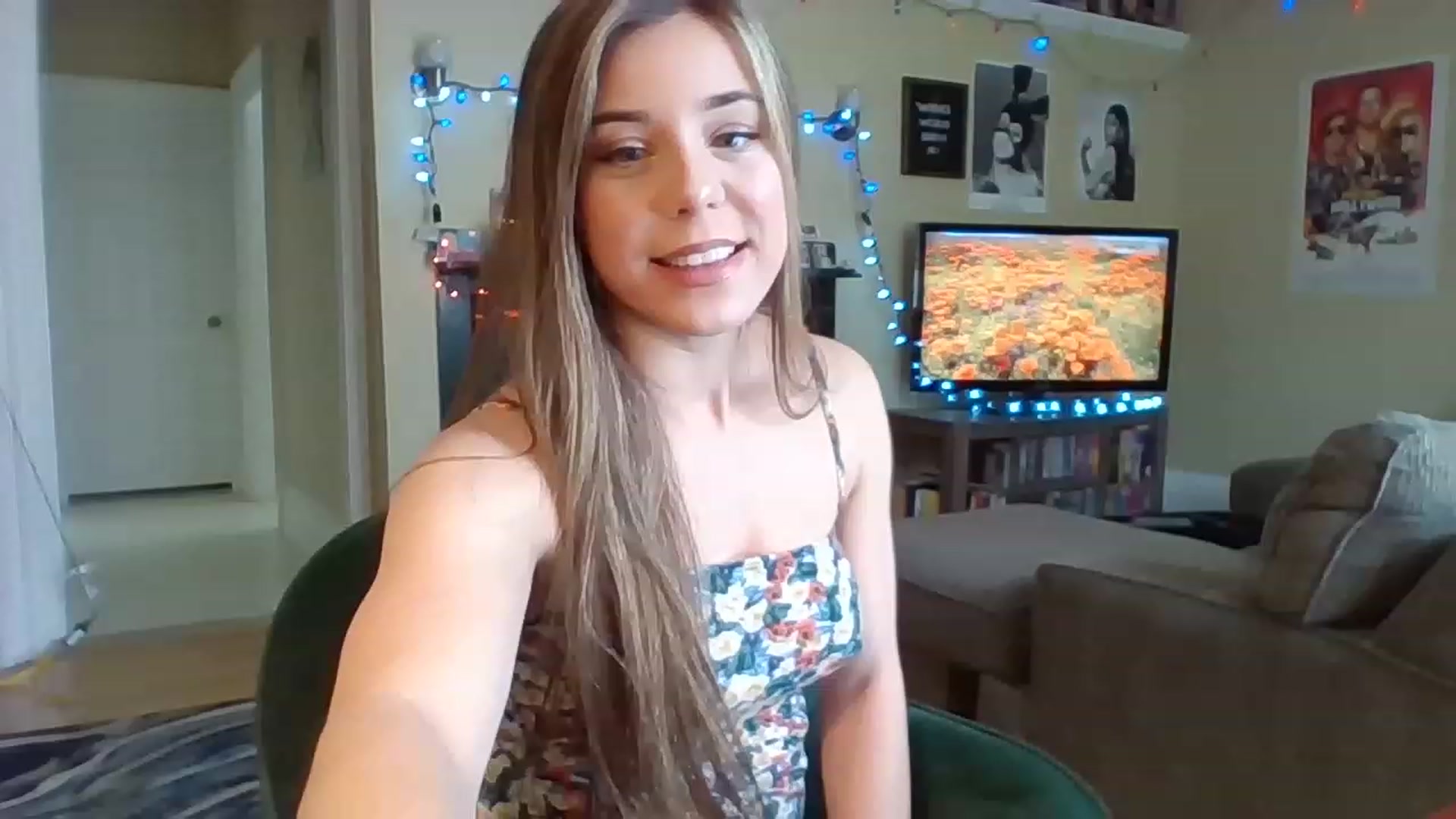 Gallery image thumbnail from EllyBunnie's myfreecams stream on, 04/03/2023, 16:34 image 10 of 20