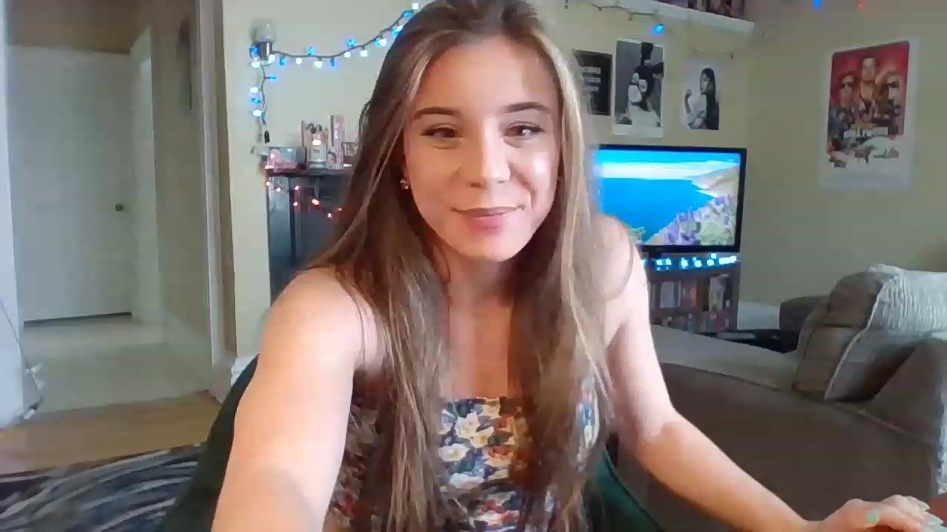Gallery image thumbnail from EllyBunnie's myfreecams stream on, 04/03/2023, 17:16 image 9 of 20