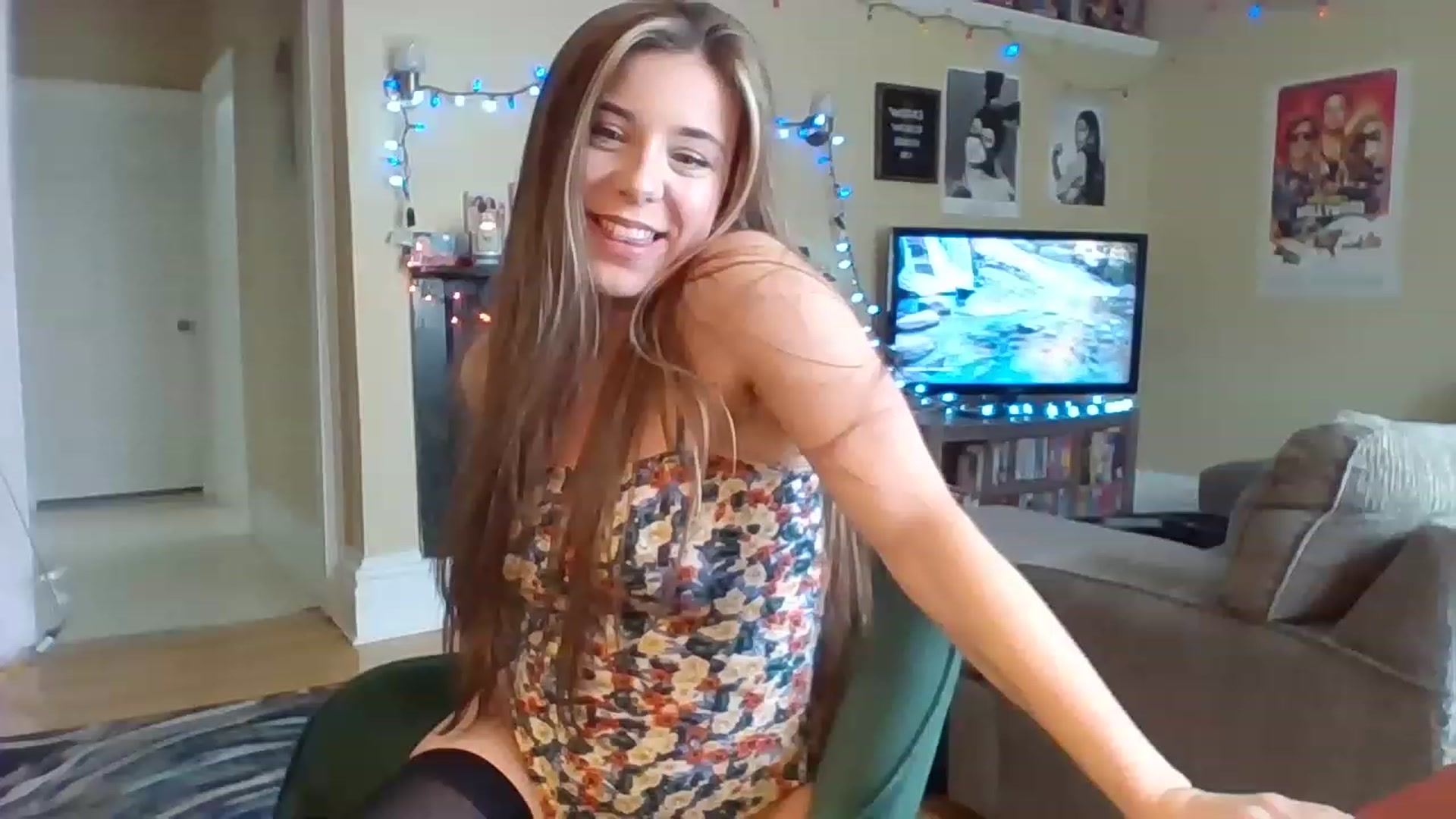 Gallery image thumbnail from EllyBunnie's myfreecams stream on, 04/03/2023, 17:16 image 15 of 20