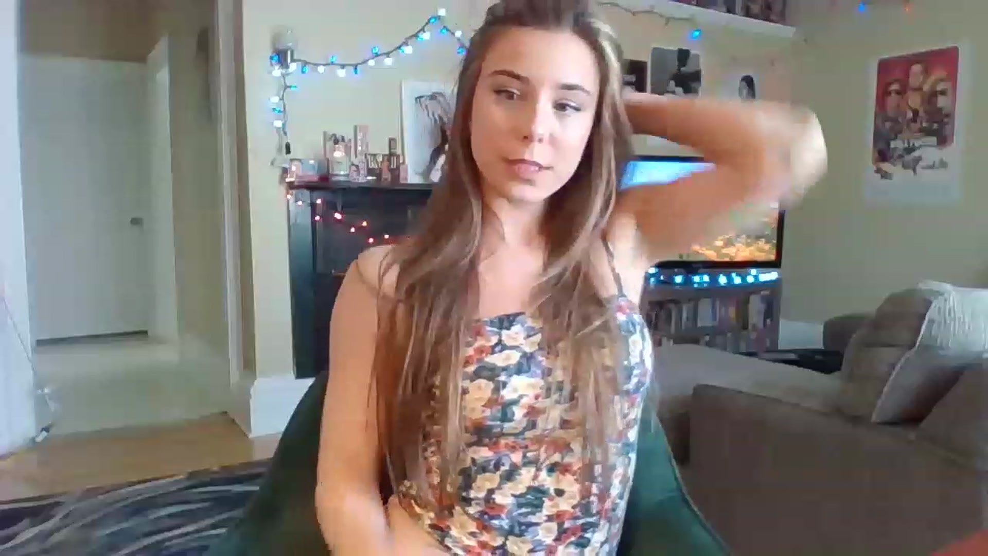 Gallery image thumbnail from EllyBunnie's myfreecams stream on, 04/03/2023, 17:16 image 7 of 20