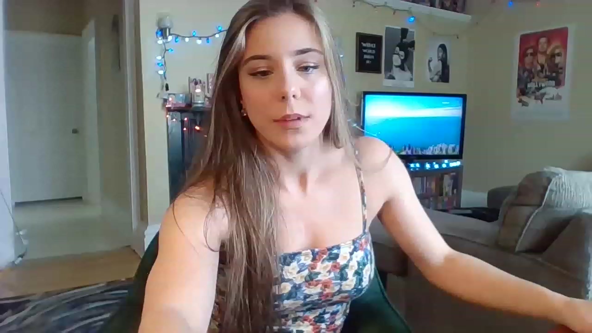 Gallery image thumbnail from EllyBunnie's myfreecams stream on, 04/03/2023, 17:16 image 11 of 20