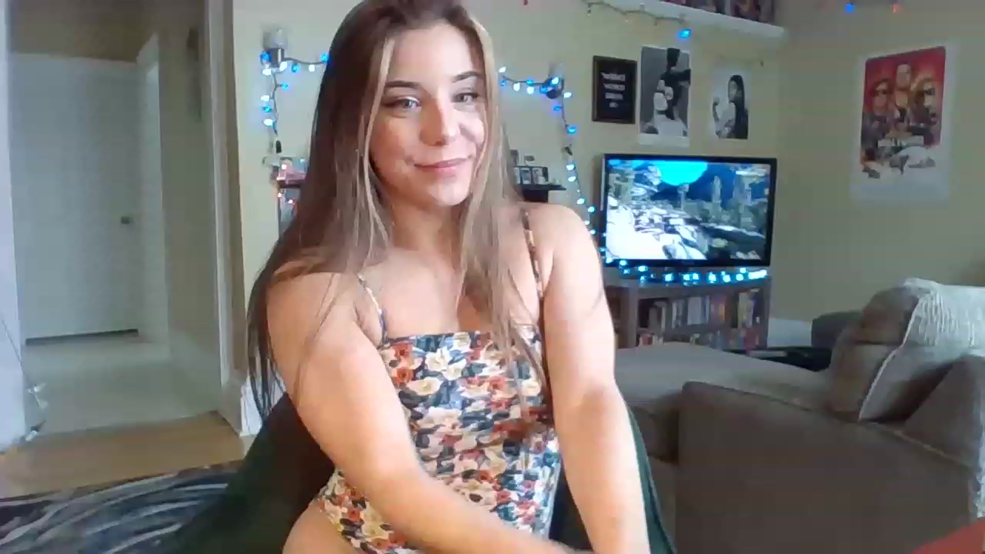 Gallery image thumbnail from EllyBunnie's myfreecams stream on, 04/03/2023, 17:16 image 20 of 20