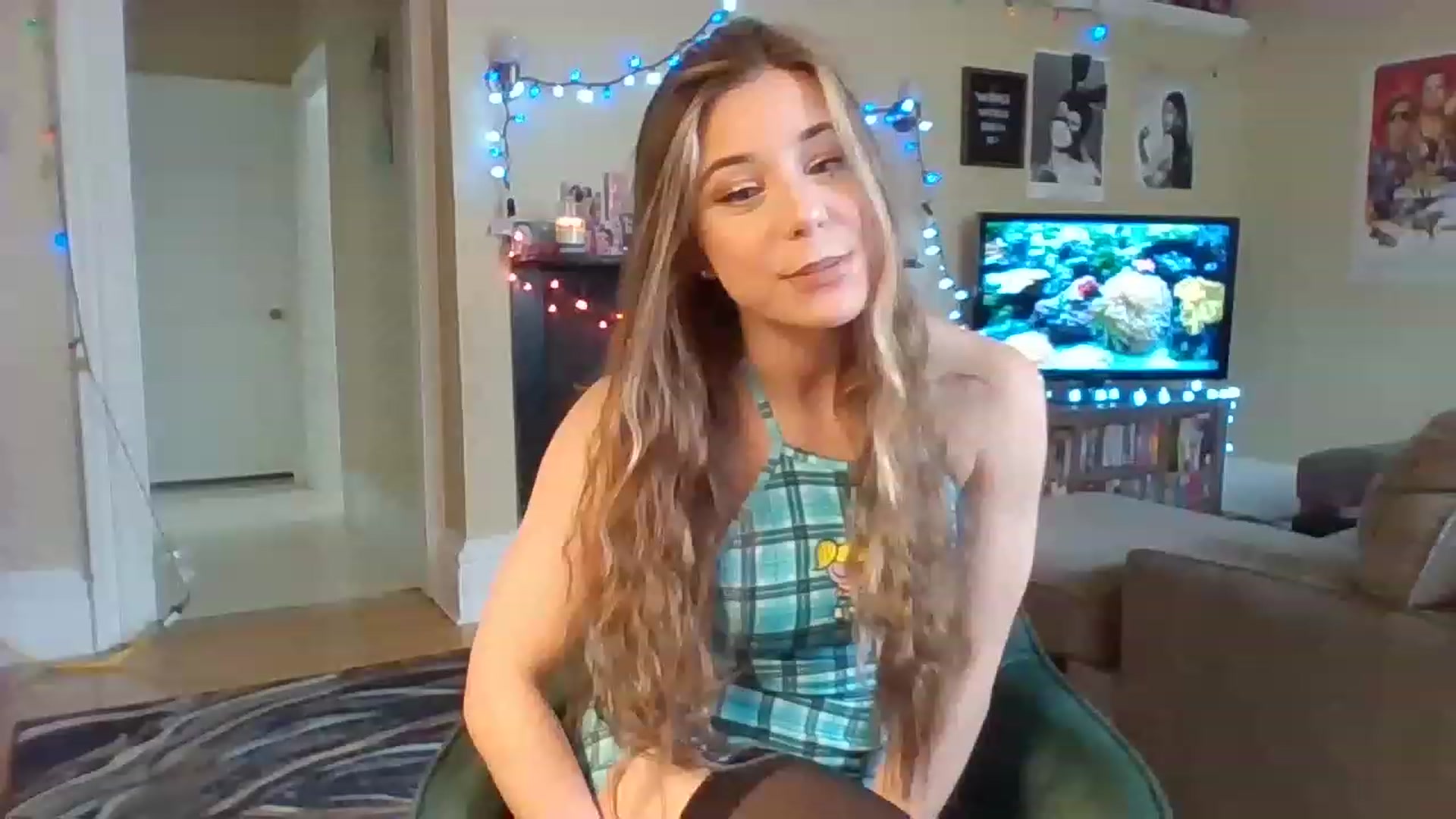 Gallery image thumbnail from EllyBunnie's myfreecams stream on, 04/05/2023, 15:42 image 6 of 20