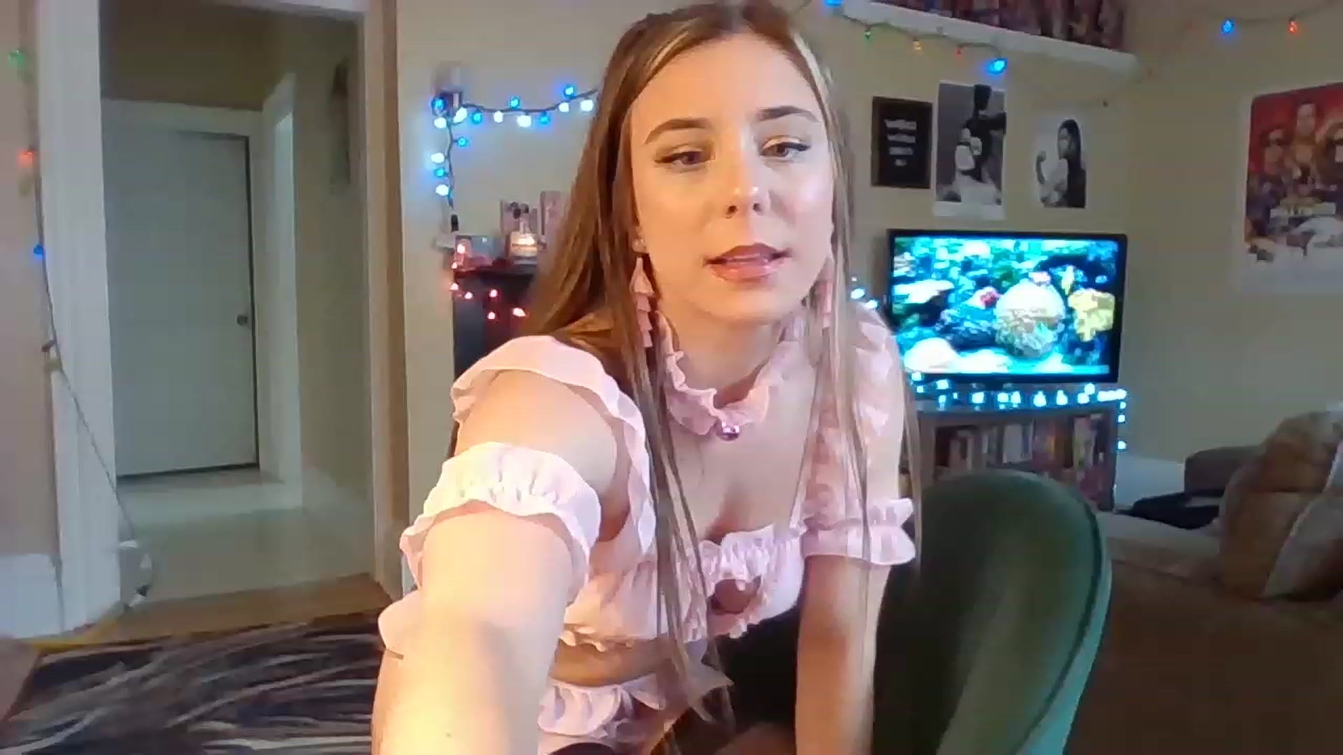 Gallery image thumbnail from EllyBunnie's myfreecams stream on, 04/06/2023, 16:25 image 8 of 20