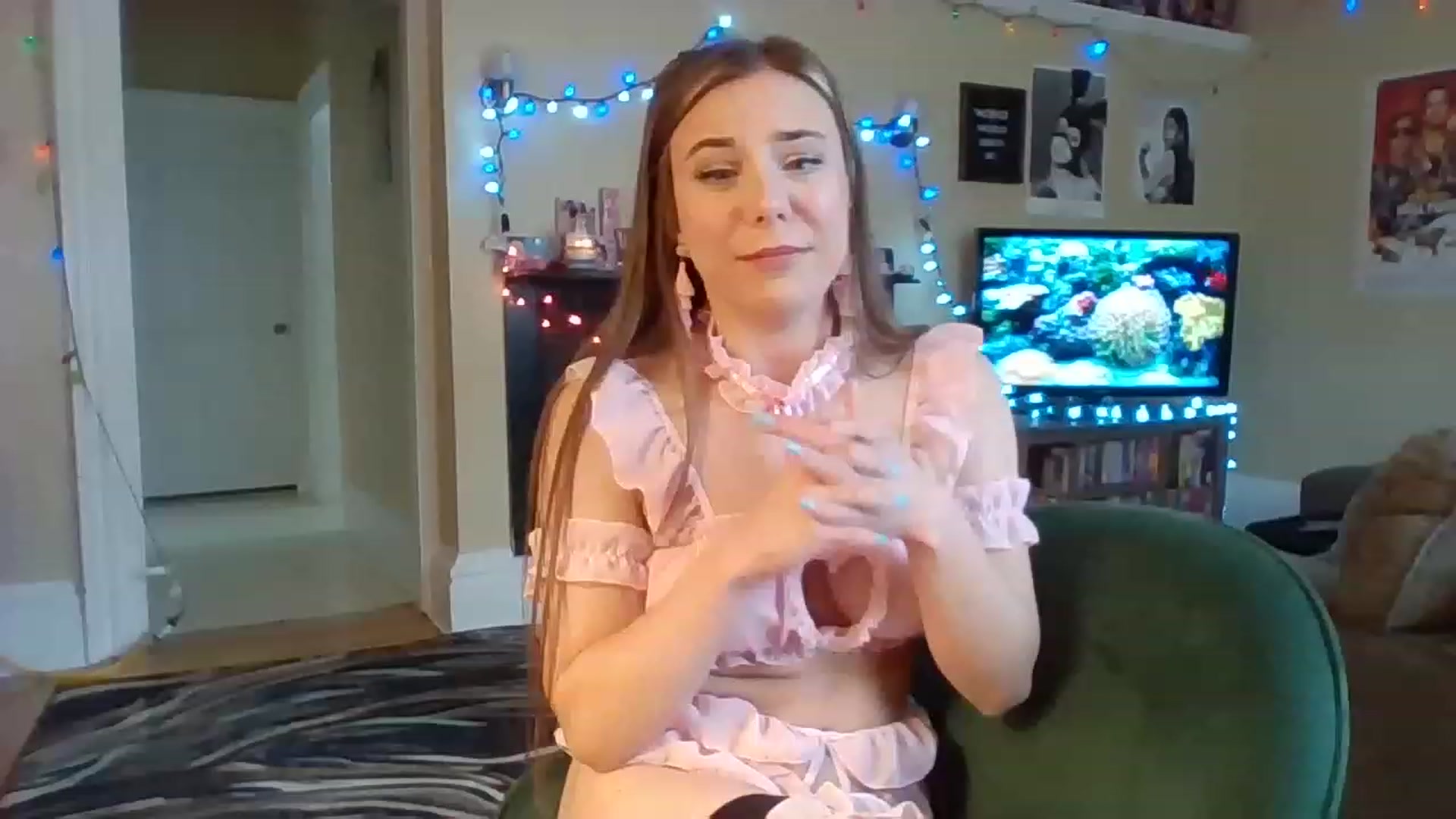 Gallery image thumbnail from EllyBunnie's myfreecams stream on, 04/06/2023, 17:34 image 11 of 20