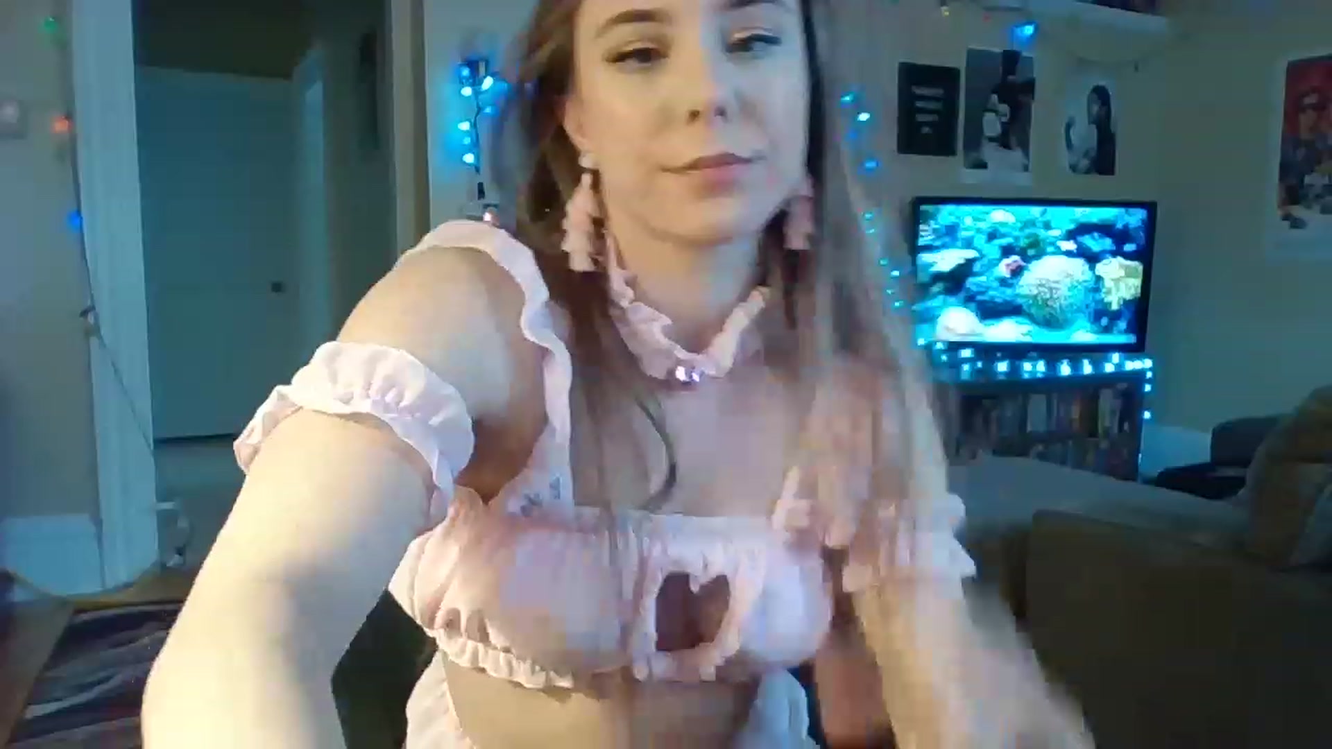 Gallery image thumbnail from EllyBunnie's myfreecams stream on, 04/06/2023, 17:34 image 19 of 20