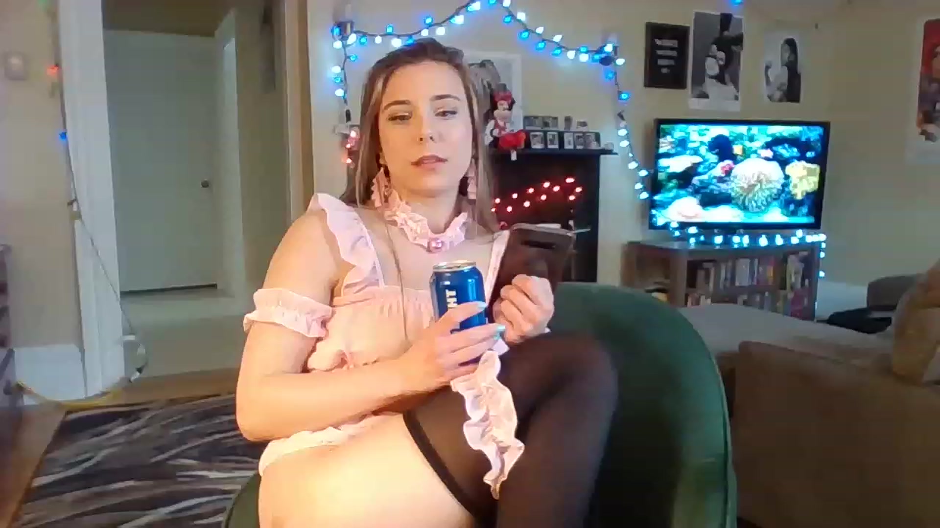 Gallery image thumbnail from EllyBunnie's myfreecams stream on, 04/06/2023, 18:20 image 17 of 20