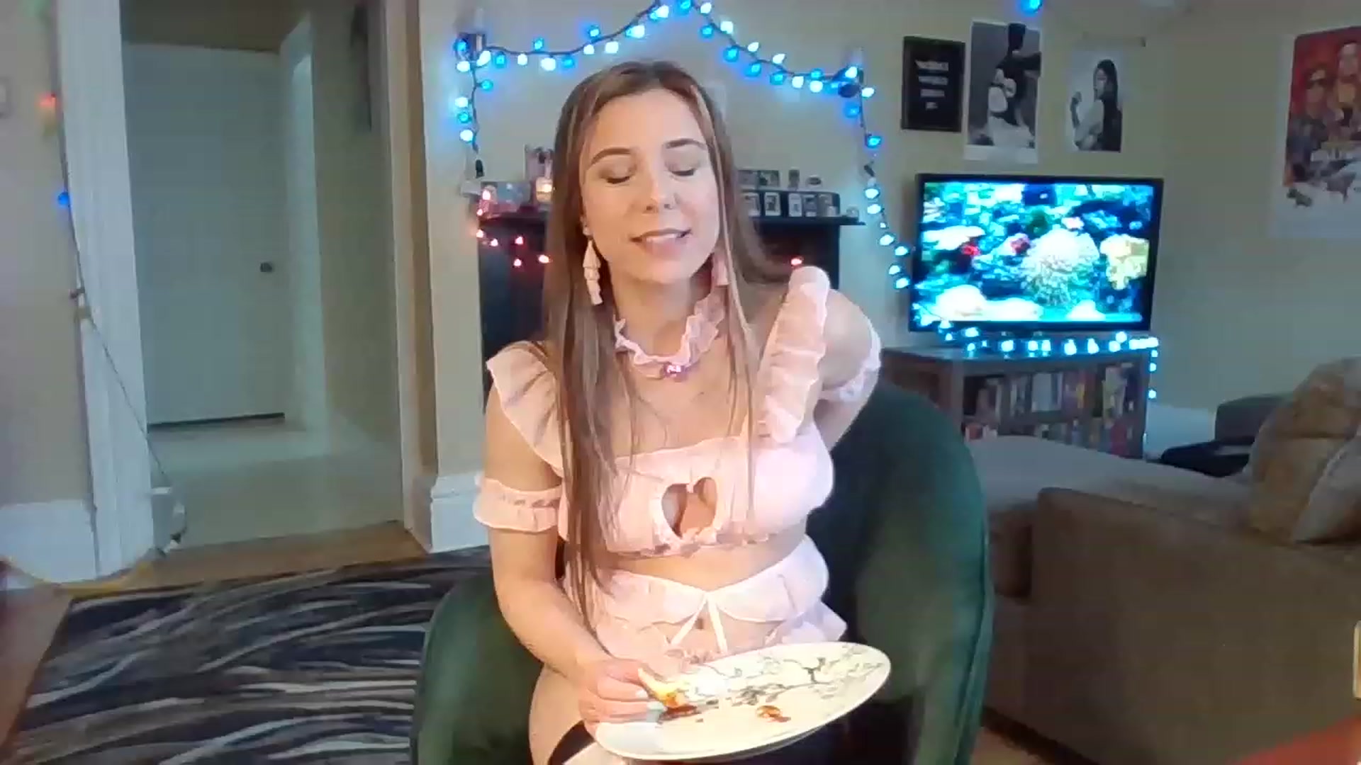 Gallery image thumbnail from EllyBunnie's myfreecams stream on, 04/06/2023, 19:46 image 13 of 20