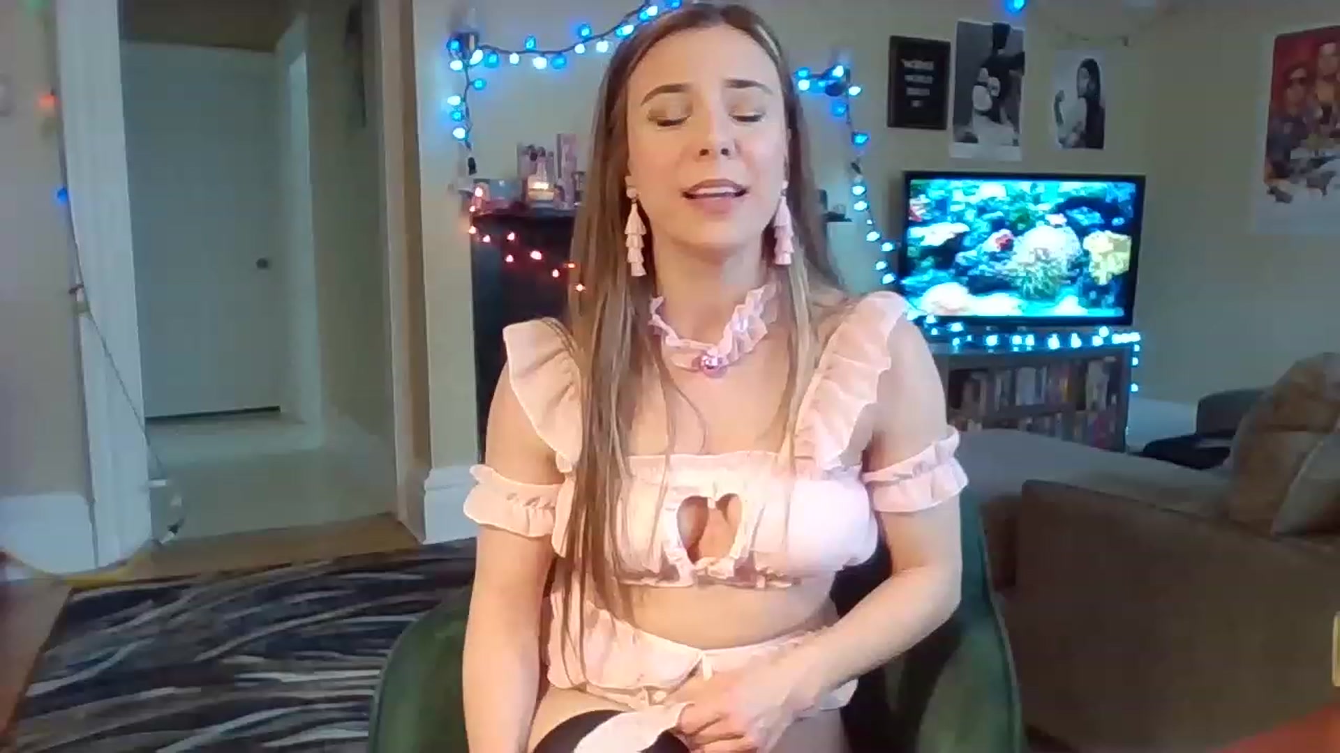 Gallery image thumbnail from EllyBunnie's myfreecams stream on, 04/06/2023, 19:46 image 14 of 20