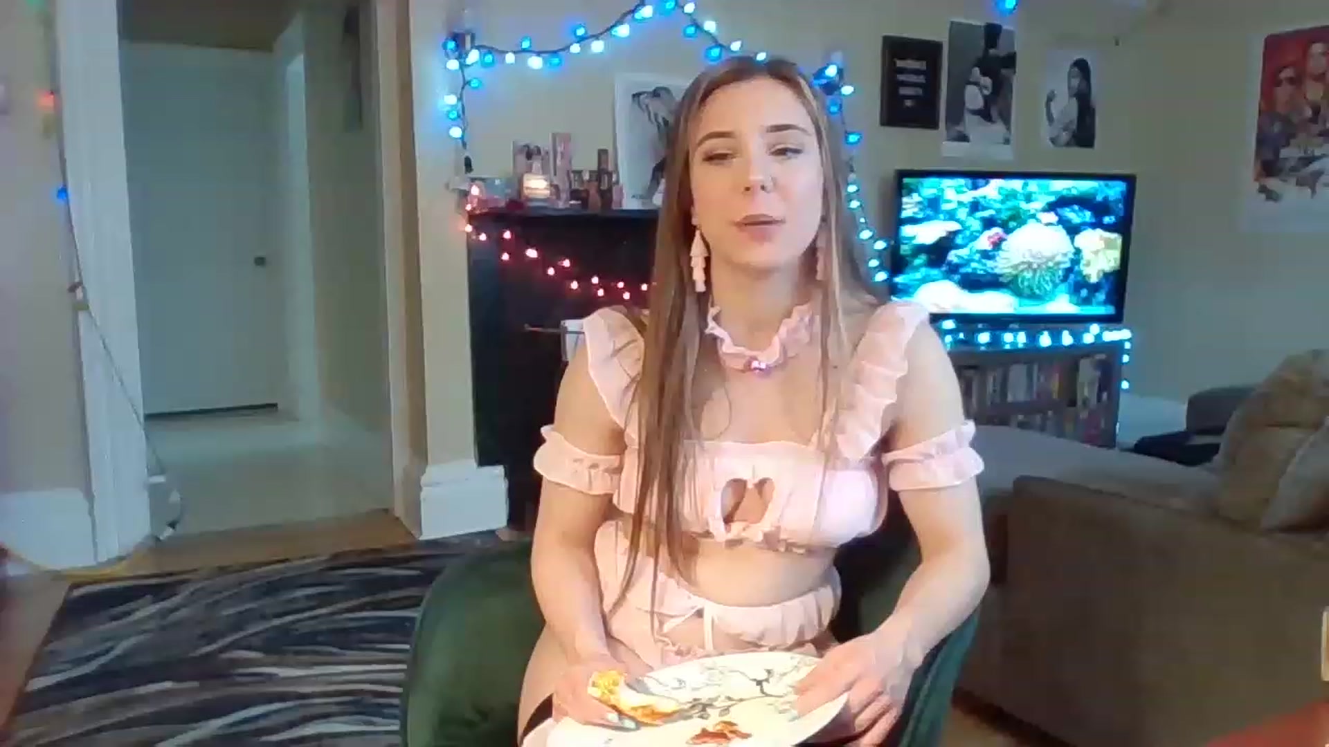 Gallery image thumbnail from EllyBunnie's myfreecams stream on, 04/06/2023, 19:46 image 11 of 20
