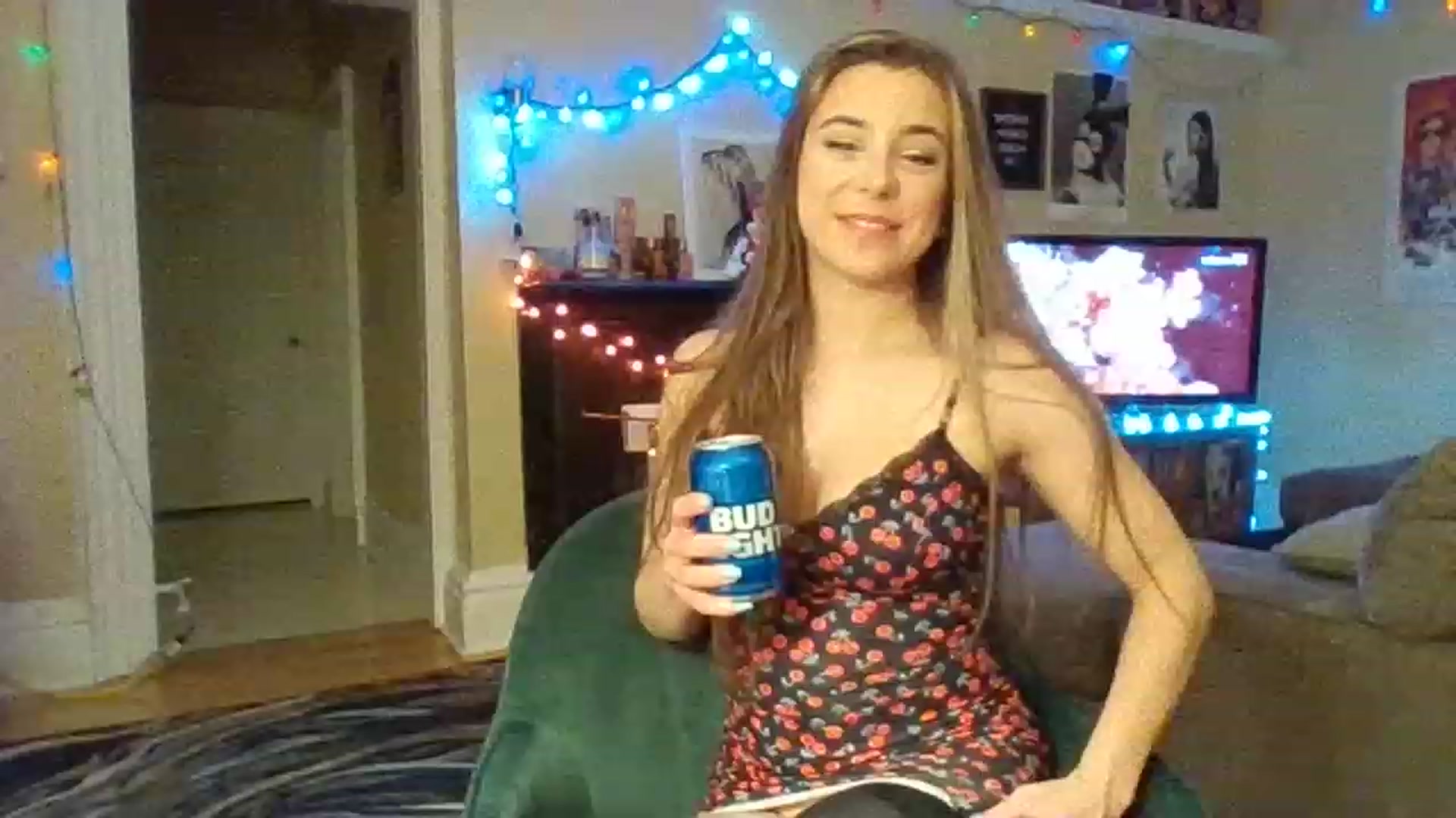 Gallery image thumbnail from EllyBunnie's myfreecams stream on, 04/07/2023, 03:20 image 1 of 20