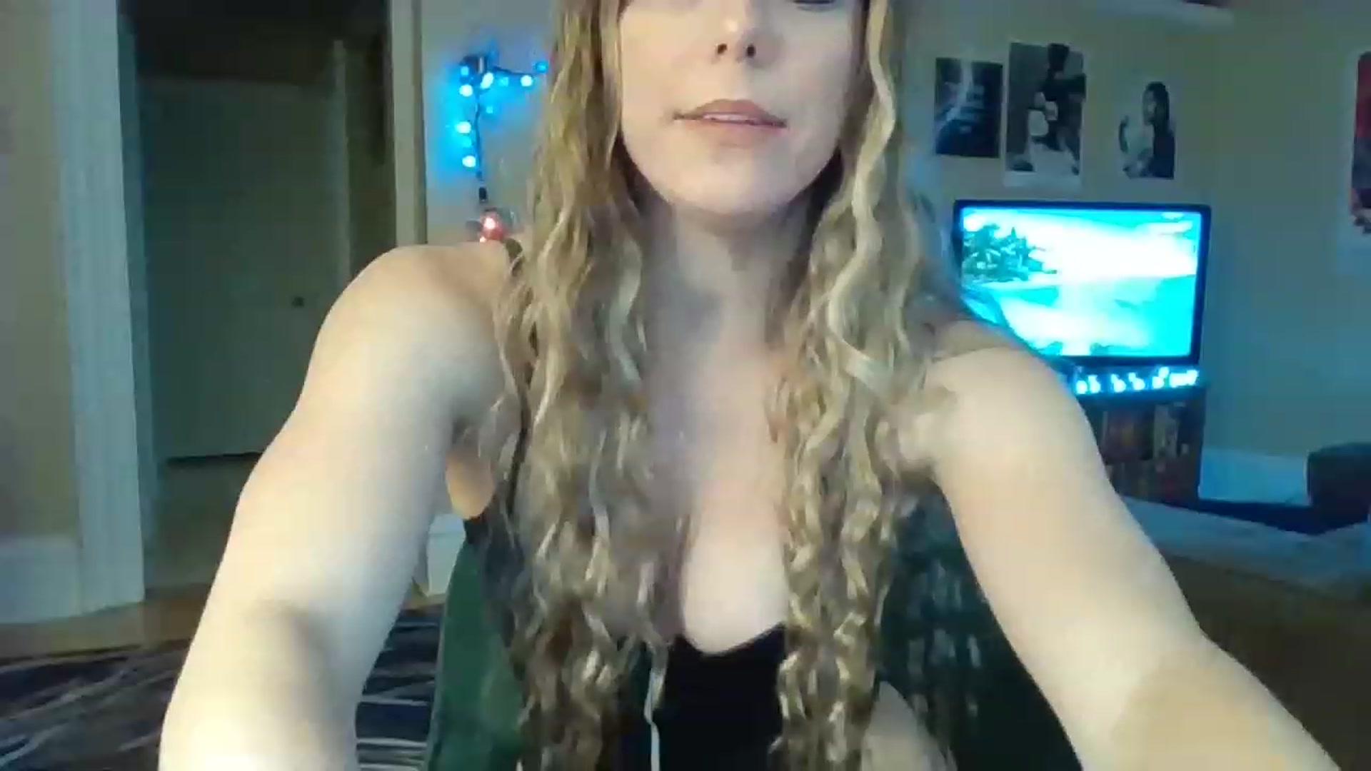 Gallery image thumbnail from EllyBunnie's myfreecams stream on, 06/05/2023, 18:43 image 8 of 20