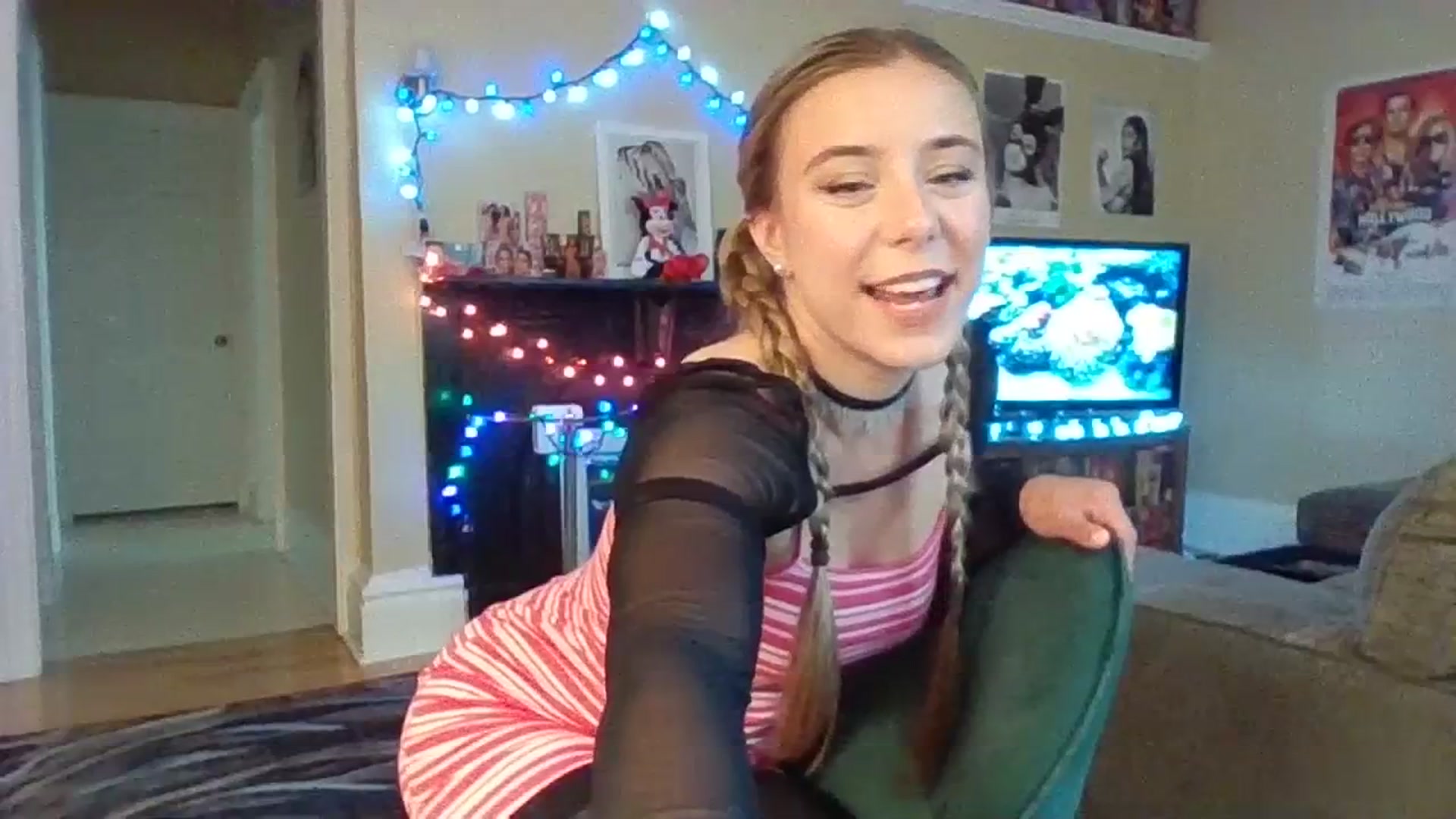 Gallery image thumbnail from EllyBunnie's myfreecams stream on, 06/29/2023, 19:00 image 17 of 20