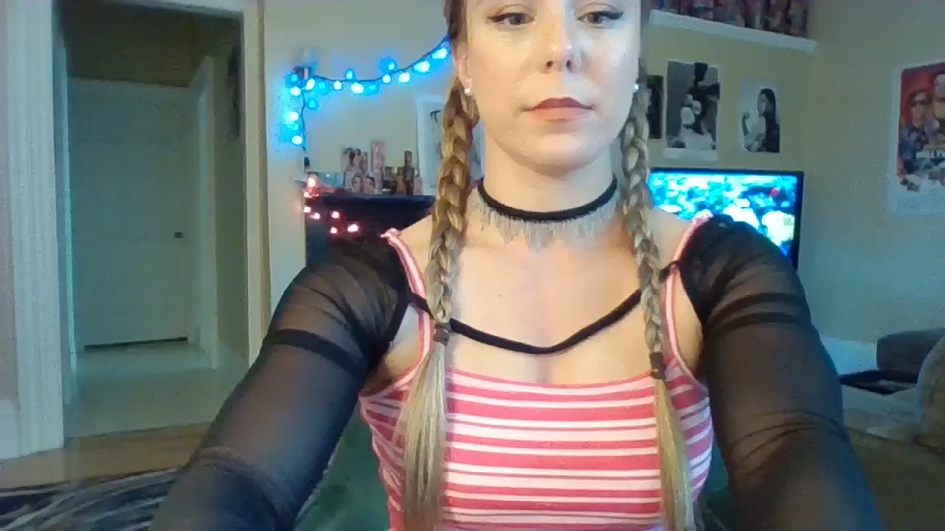 Gallery image thumbnail from EllyBunnie's myfreecams stream on, 06/29/2023, 19:00 image 6 of 20
