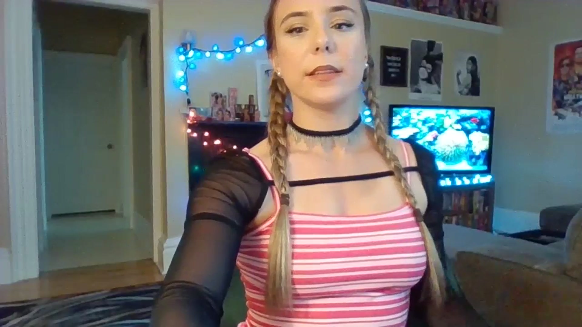 Gallery image thumbnail from EllyBunnie's myfreecams stream on, 06/29/2023, 19:00 image 7 of 20