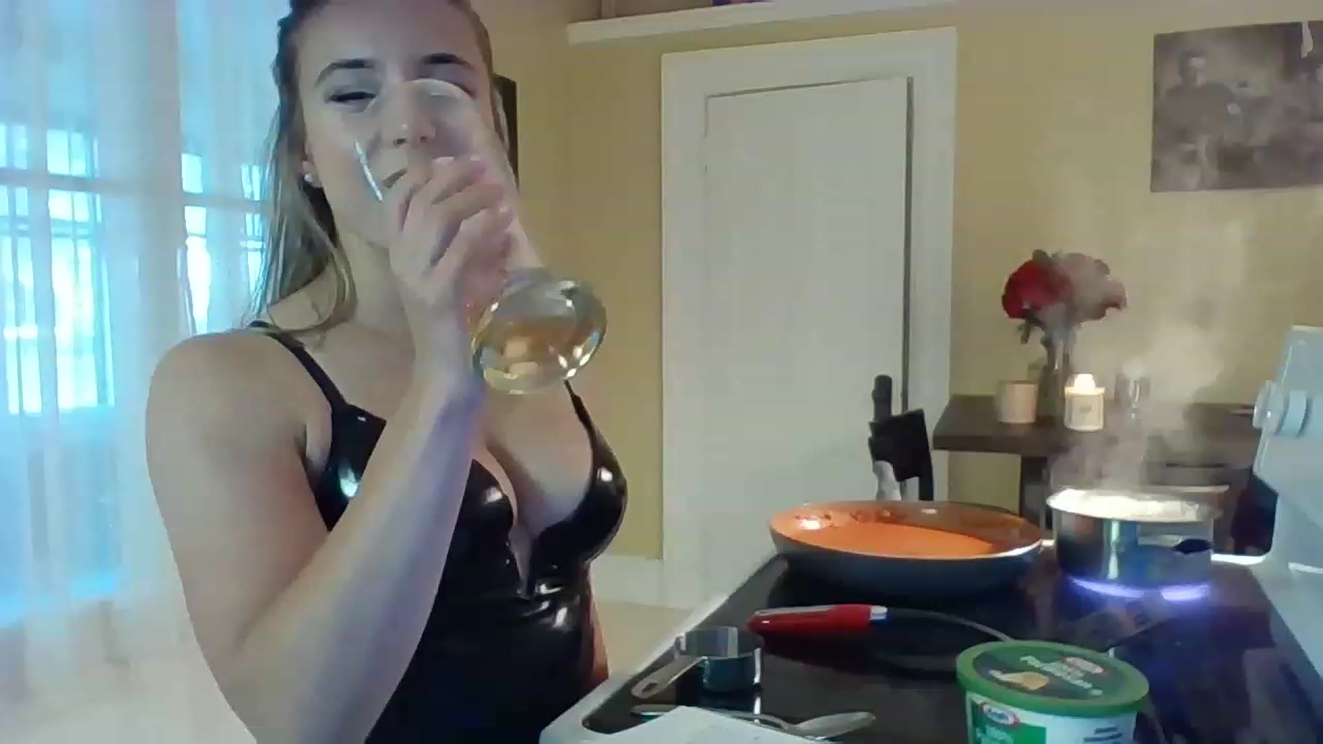 Gallery image thumbnail from EllyBunnie's myfreecams stream on, 06/30/2023, 21:05 image 14 of 20