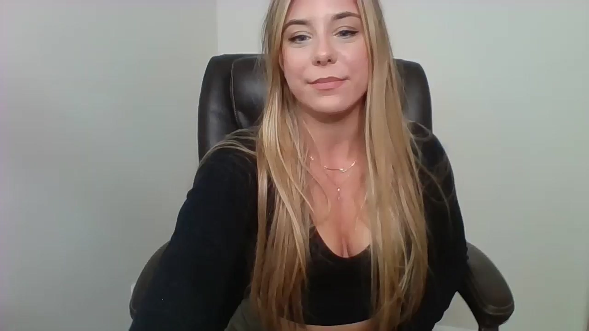 Gallery image thumbnail from EllyBunnie's myfreecams stream on, 08/10/2023, 18:50 image 13 of 20
