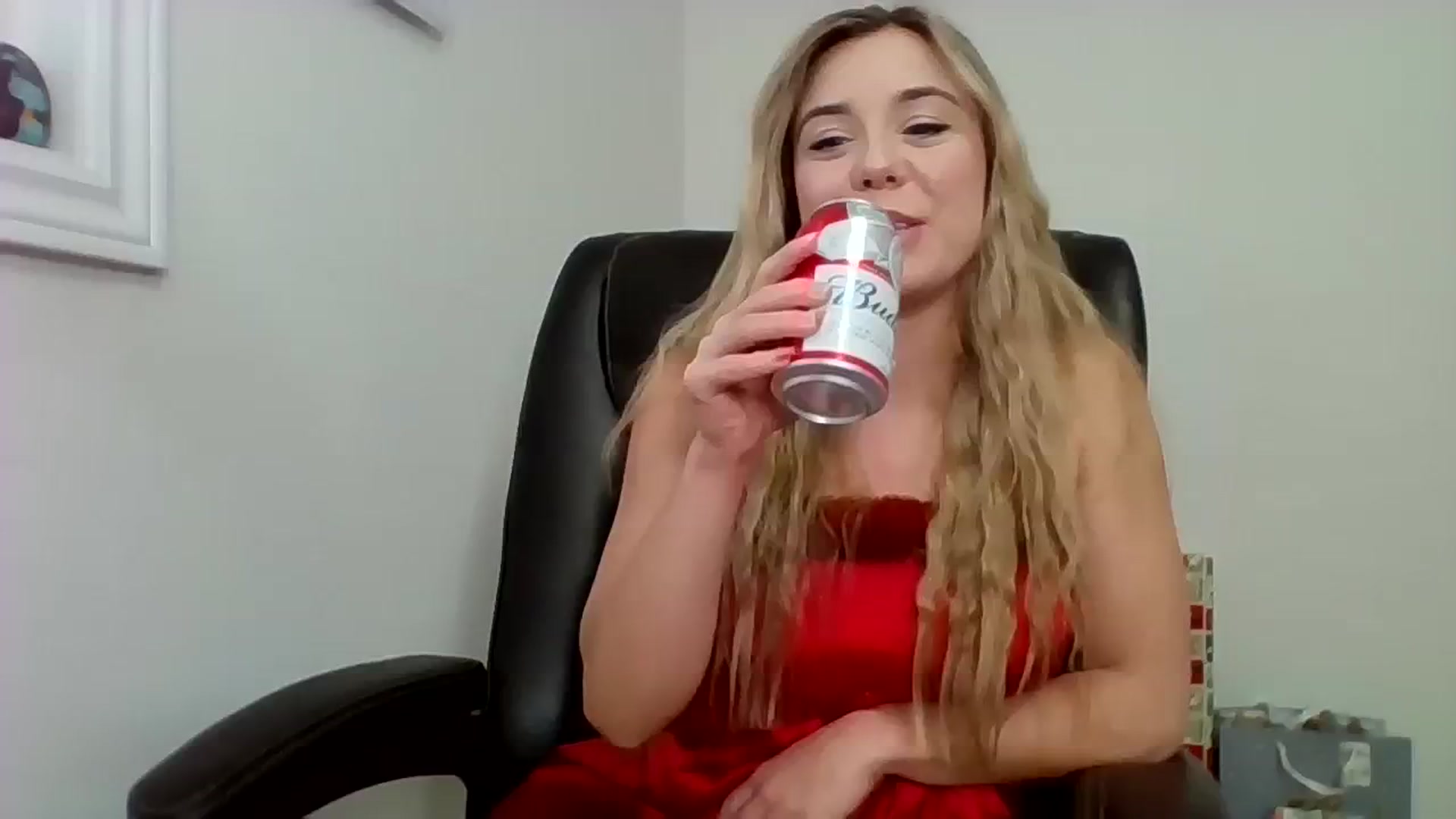 Gallery image thumbnail from EllyBunnie's myfreecams stream on, 12/05/2023, 19:27 image 14 of 20