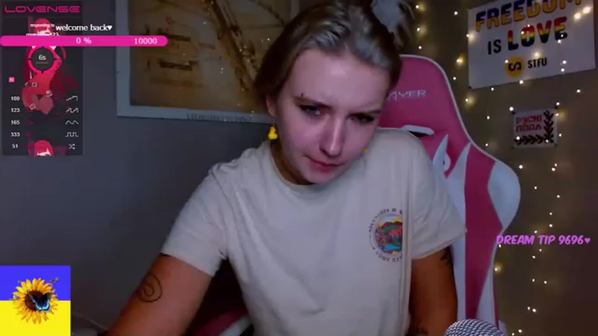 Gallery image thumbnail from EllyPlum's myfreecams stream on, 12/15/2022, 08:40 image 10 of 20