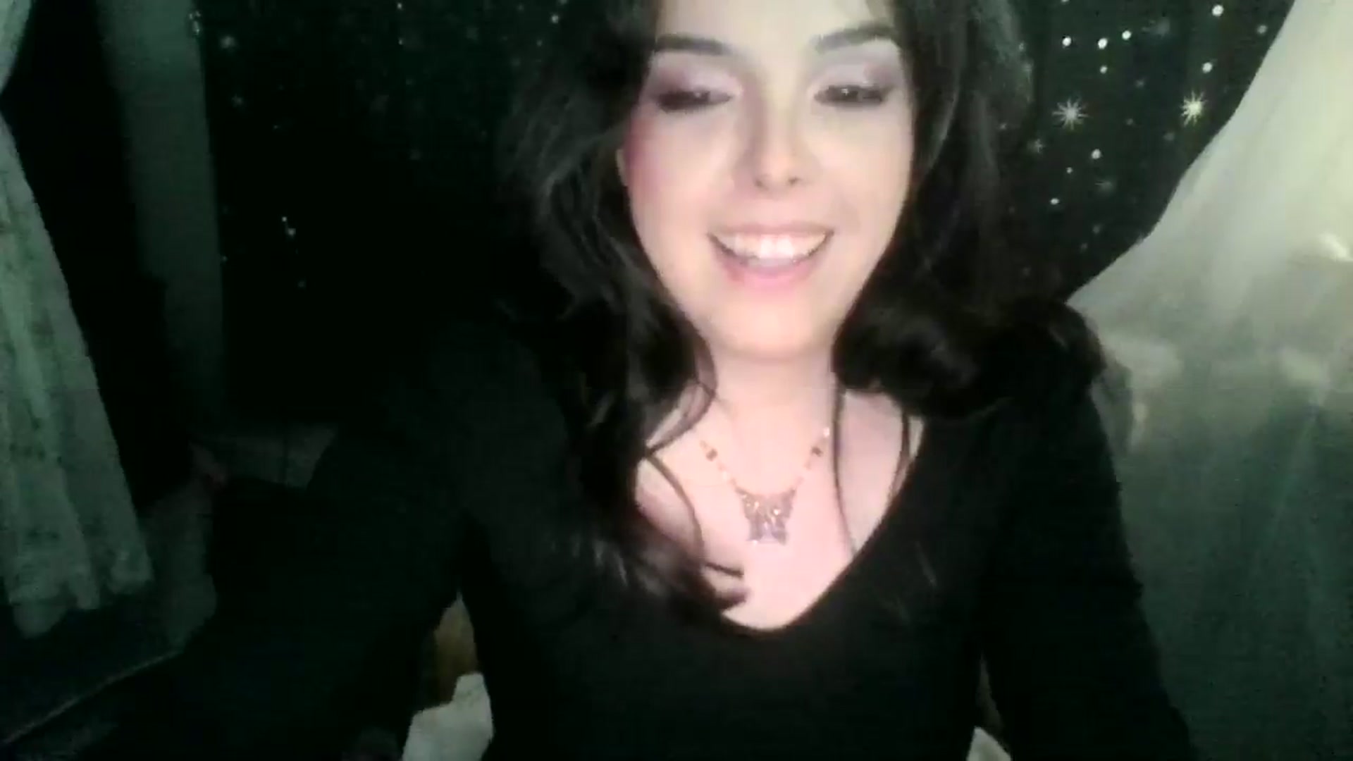 Gallery image thumbnail from EllyRose1's myfreecams stream on, 06/18/2025, 24:34 image 13 of 20