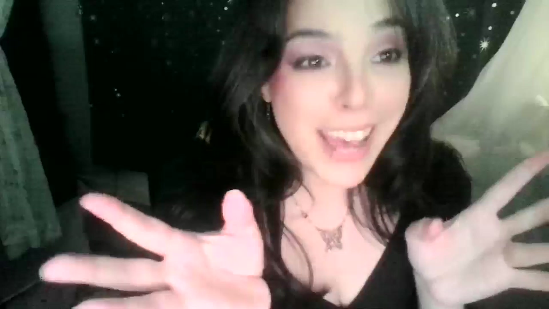 Gallery image thumbnail from EllyRose1's myfreecams stream on, 06/18/2025, 24:34 image 12 of 20