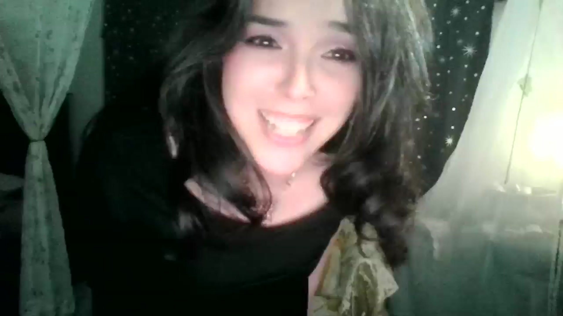 Gallery image thumbnail from EllyRose1's myfreecams stream on, 06/18/2025, 24:34 image 19 of 20