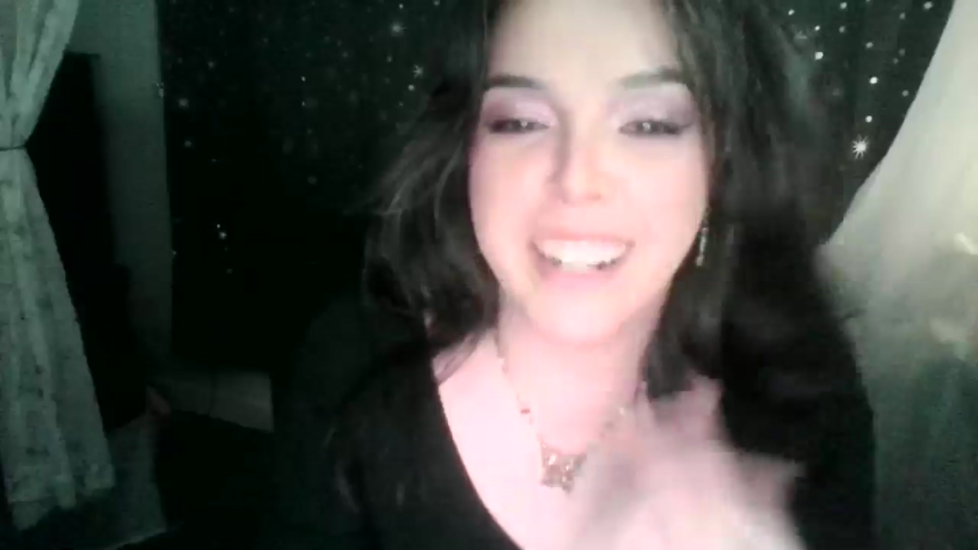 Gallery image thumbnail from EllyRose1's myfreecams stream on, 06/18/2025, 24:34 image 15 of 20