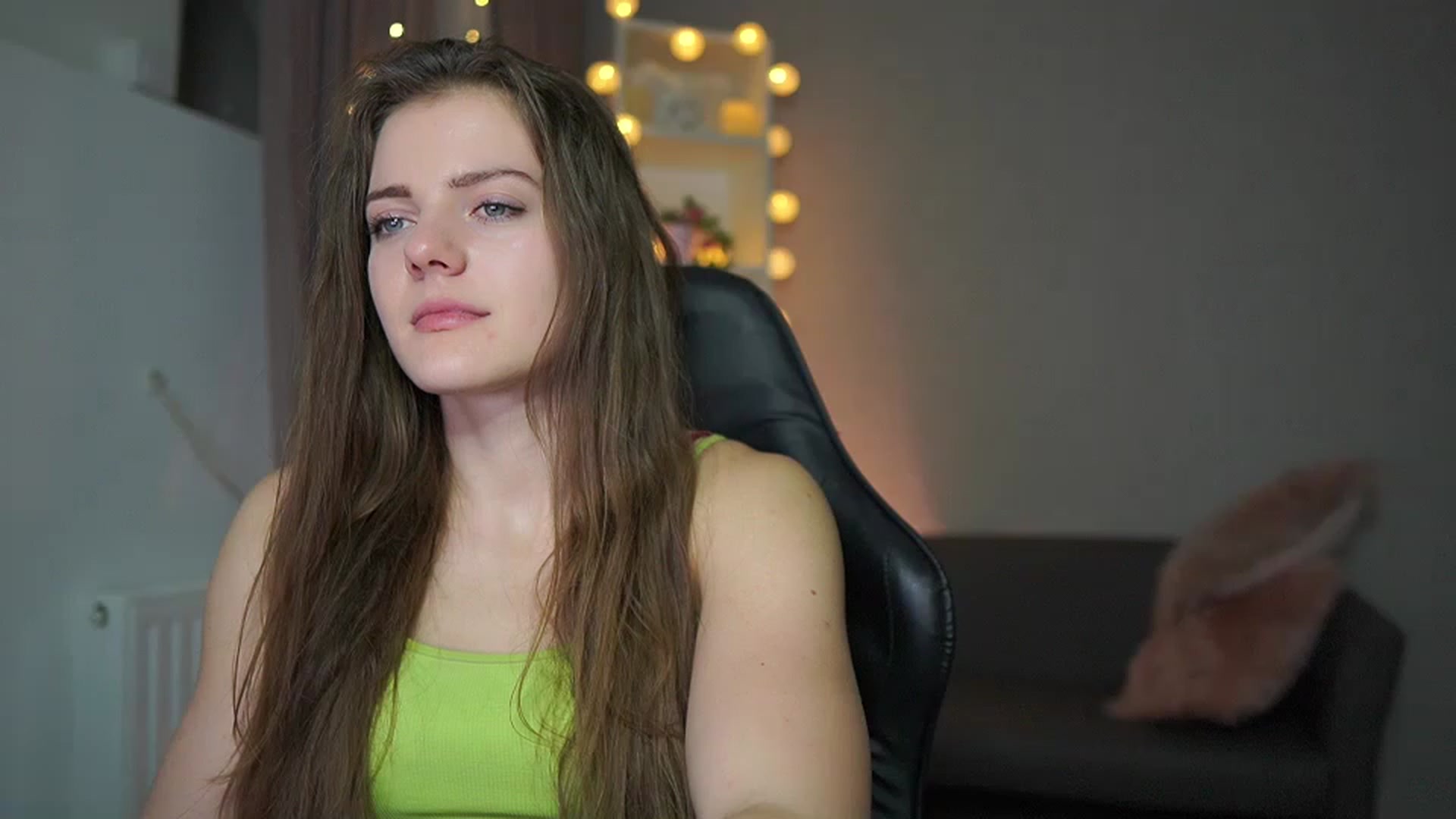 Gallery image thumbnail from Elly_Malkova_'s myfreecams stream on, 02/10/2023, 24:23 image 17 of 20